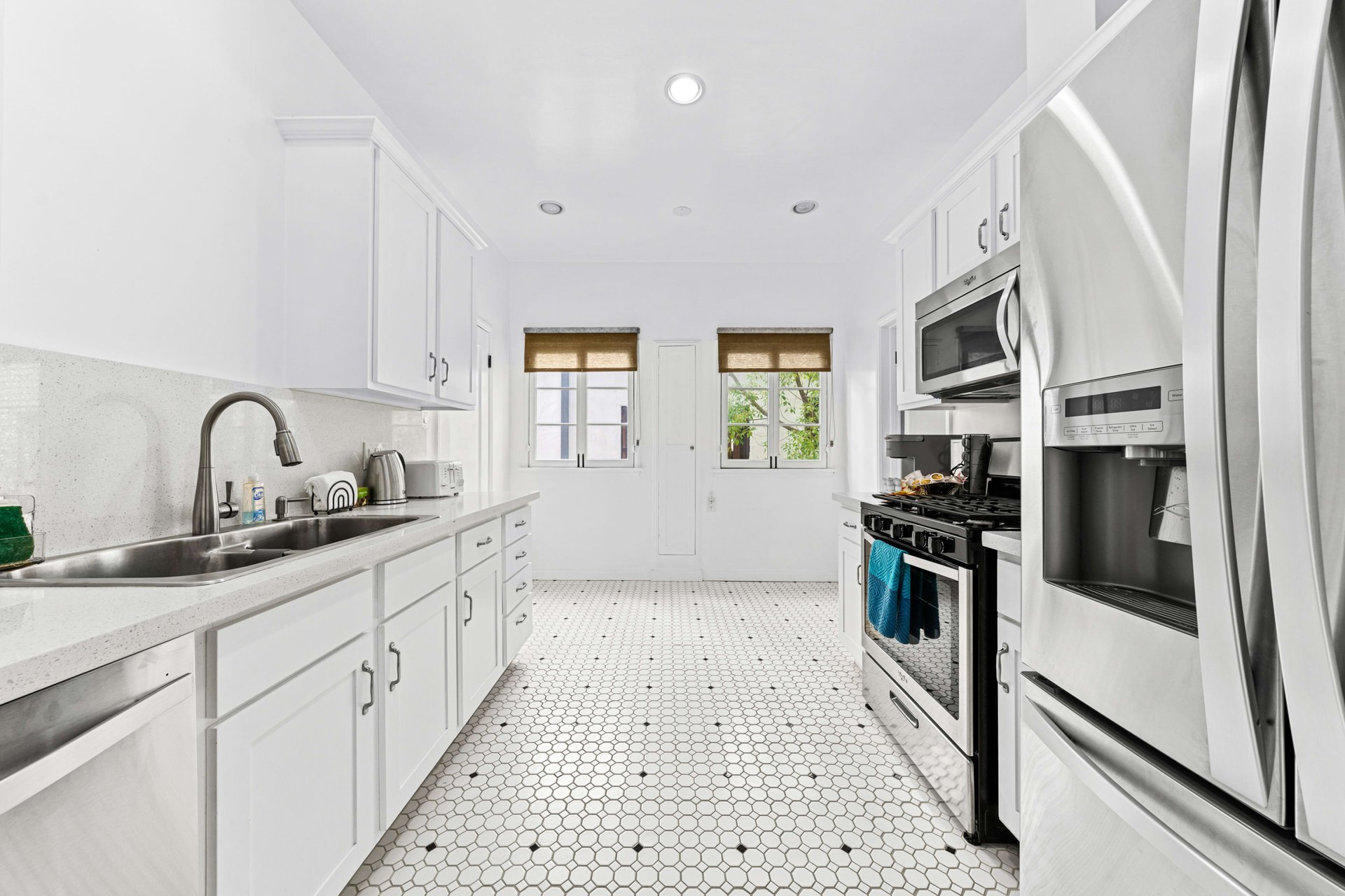 128 S Oakhurst Drive, Beverly Hills