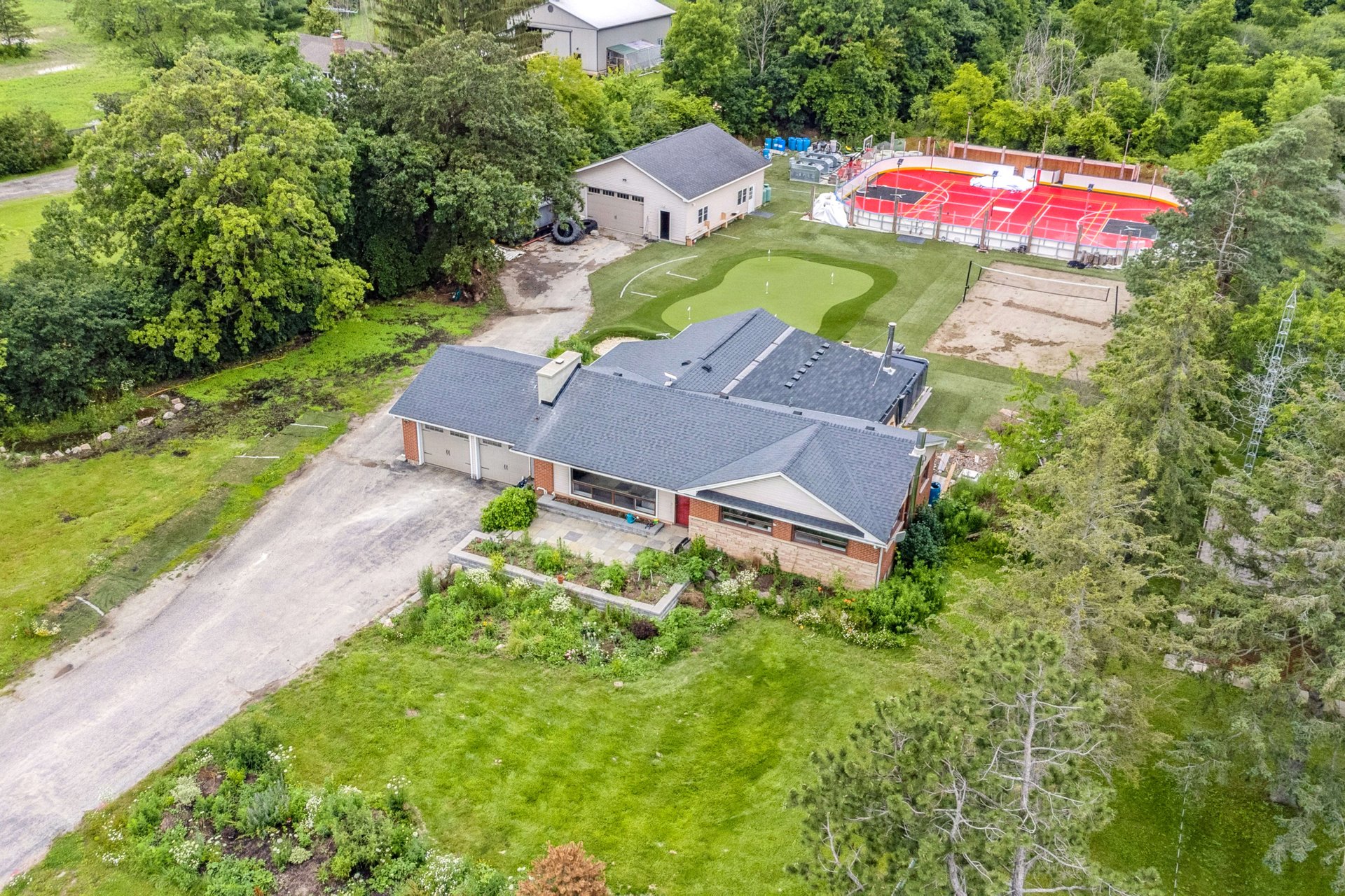 Country Living in Oakville with development opportunities!