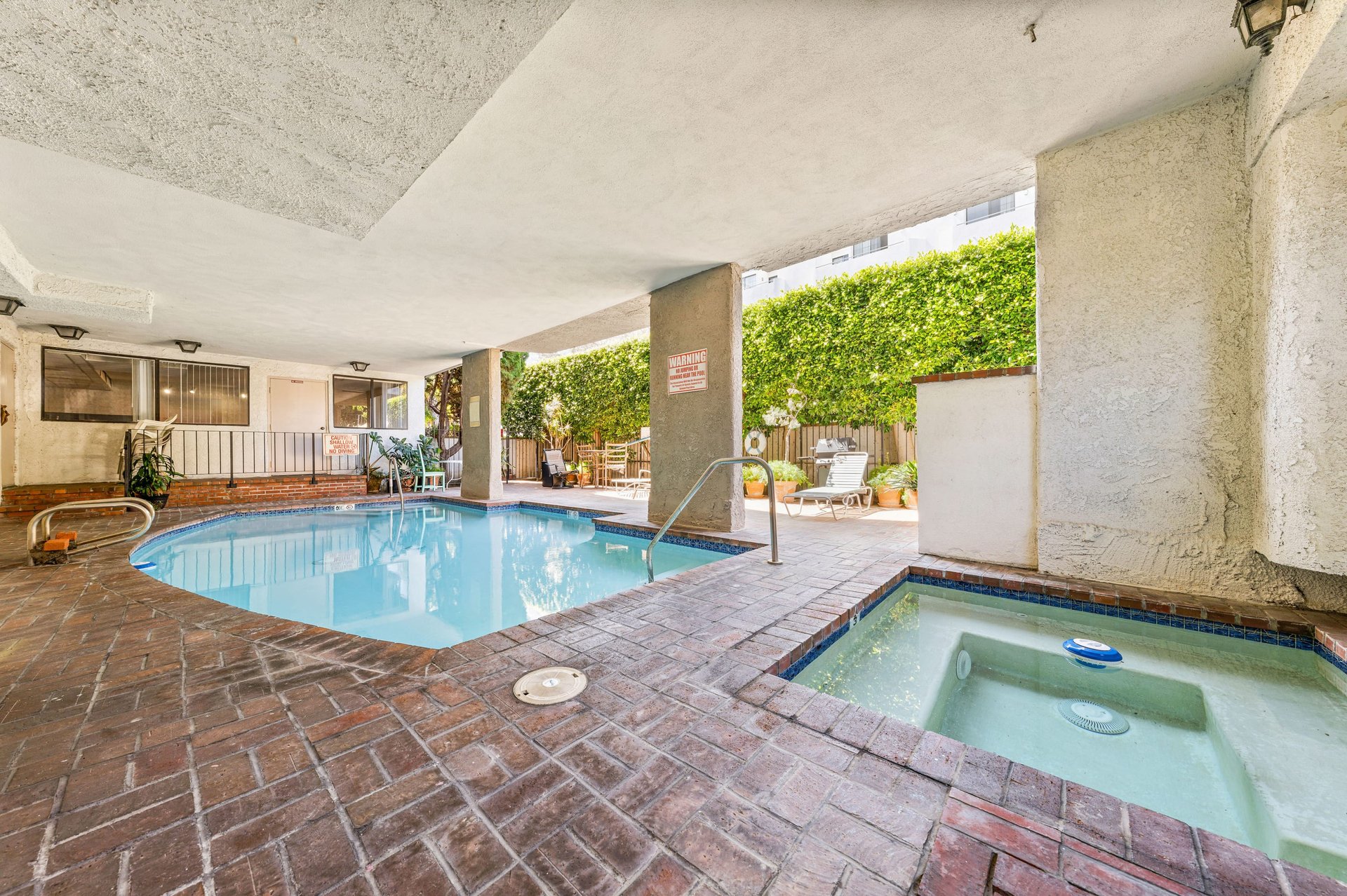 8712 Gregory Way #404, Pico-Robertson