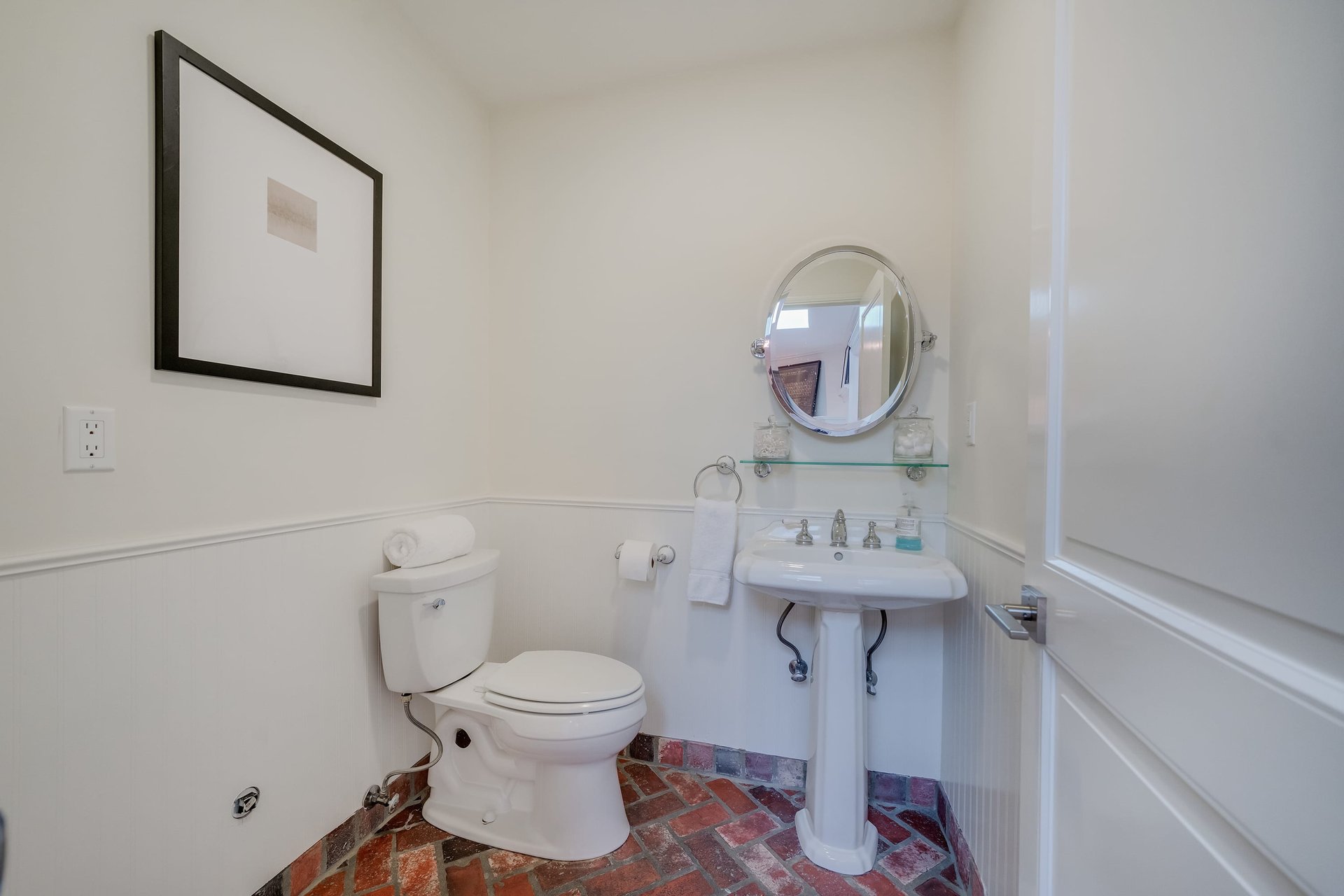 A Hampton's Vibe Traditional Home in Studio City 
