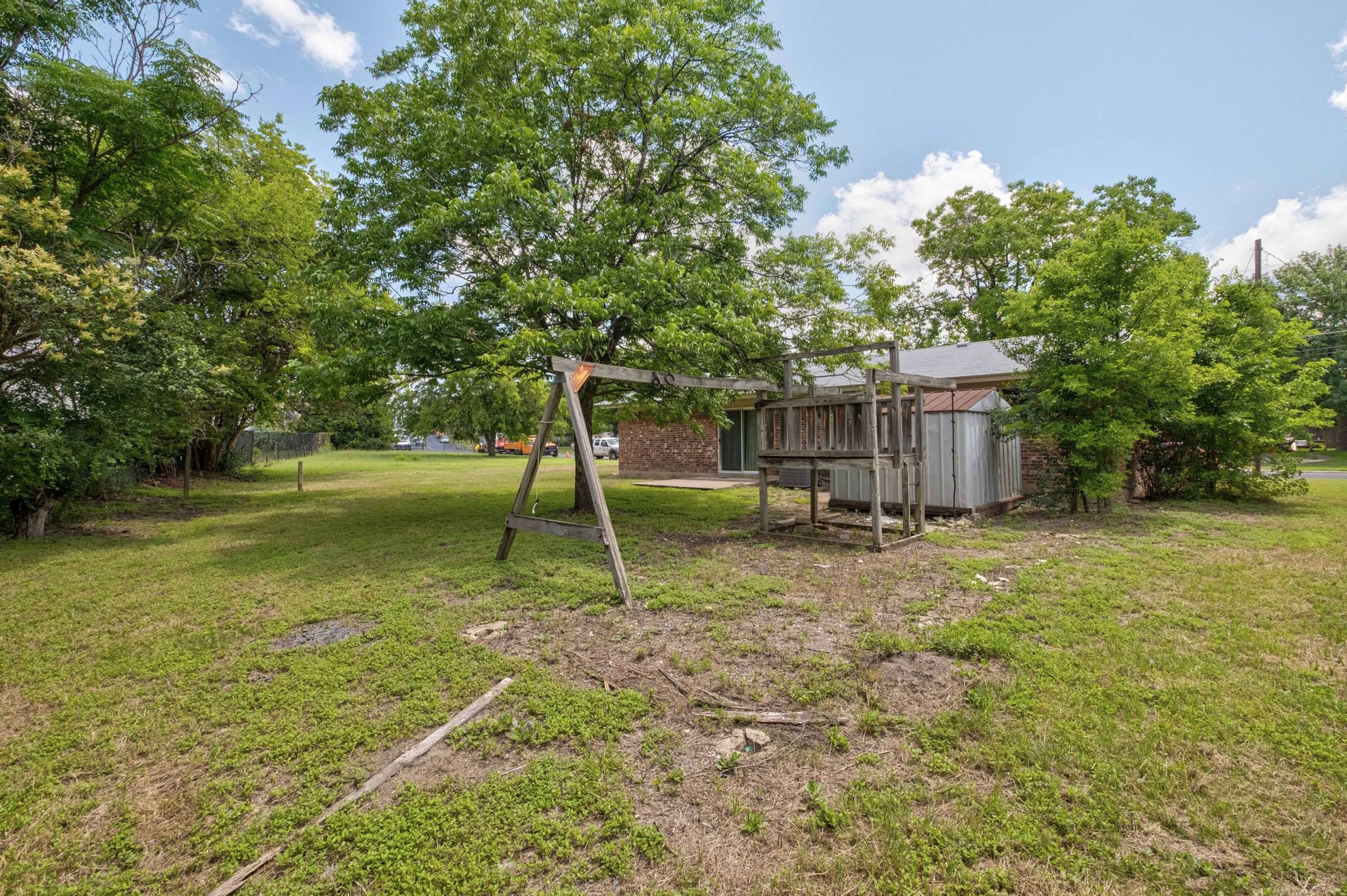 4742 Suburban Dr