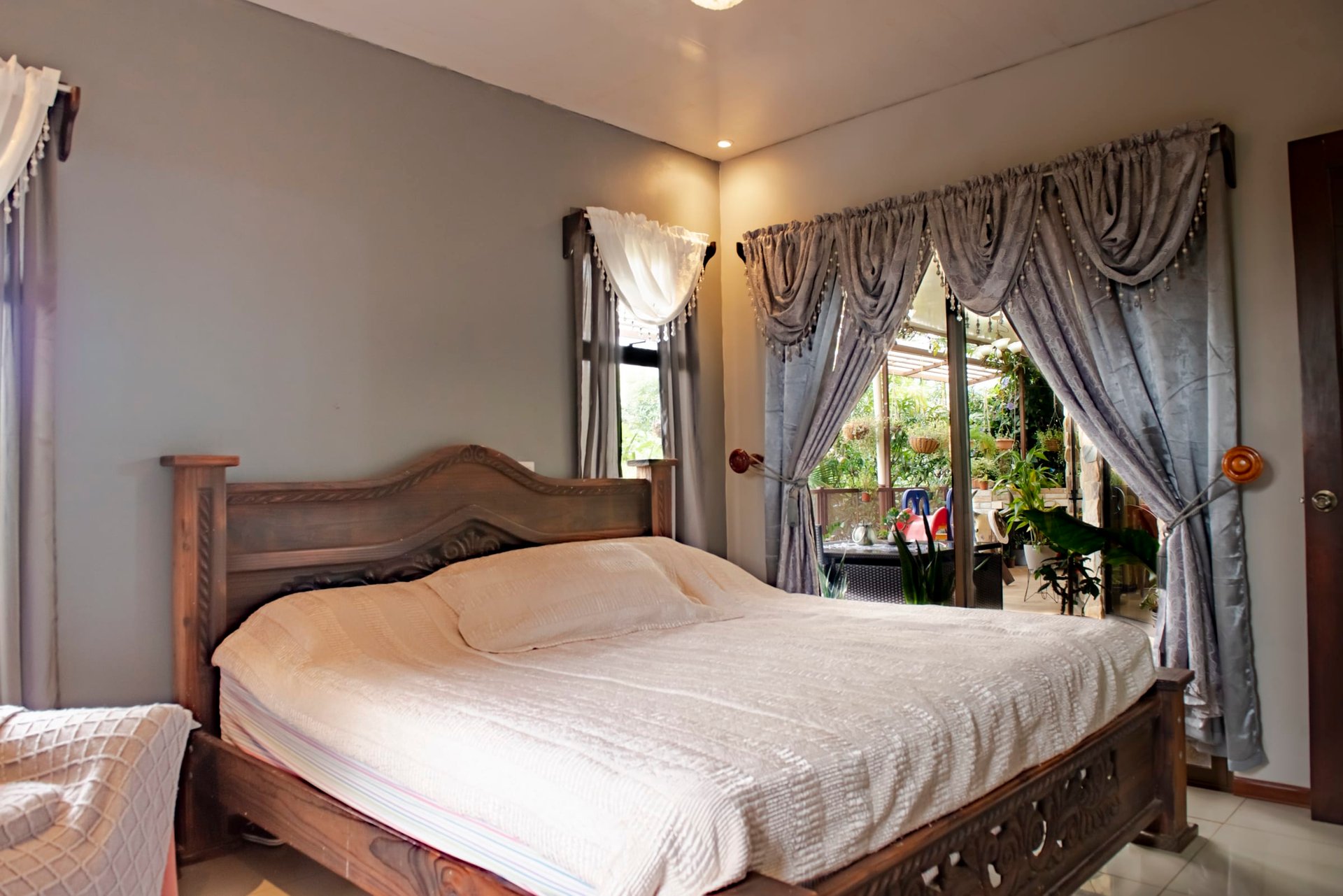 Costa Rican Gem: Spacious 4BR Home with Fruit Trees, Fully Furnished