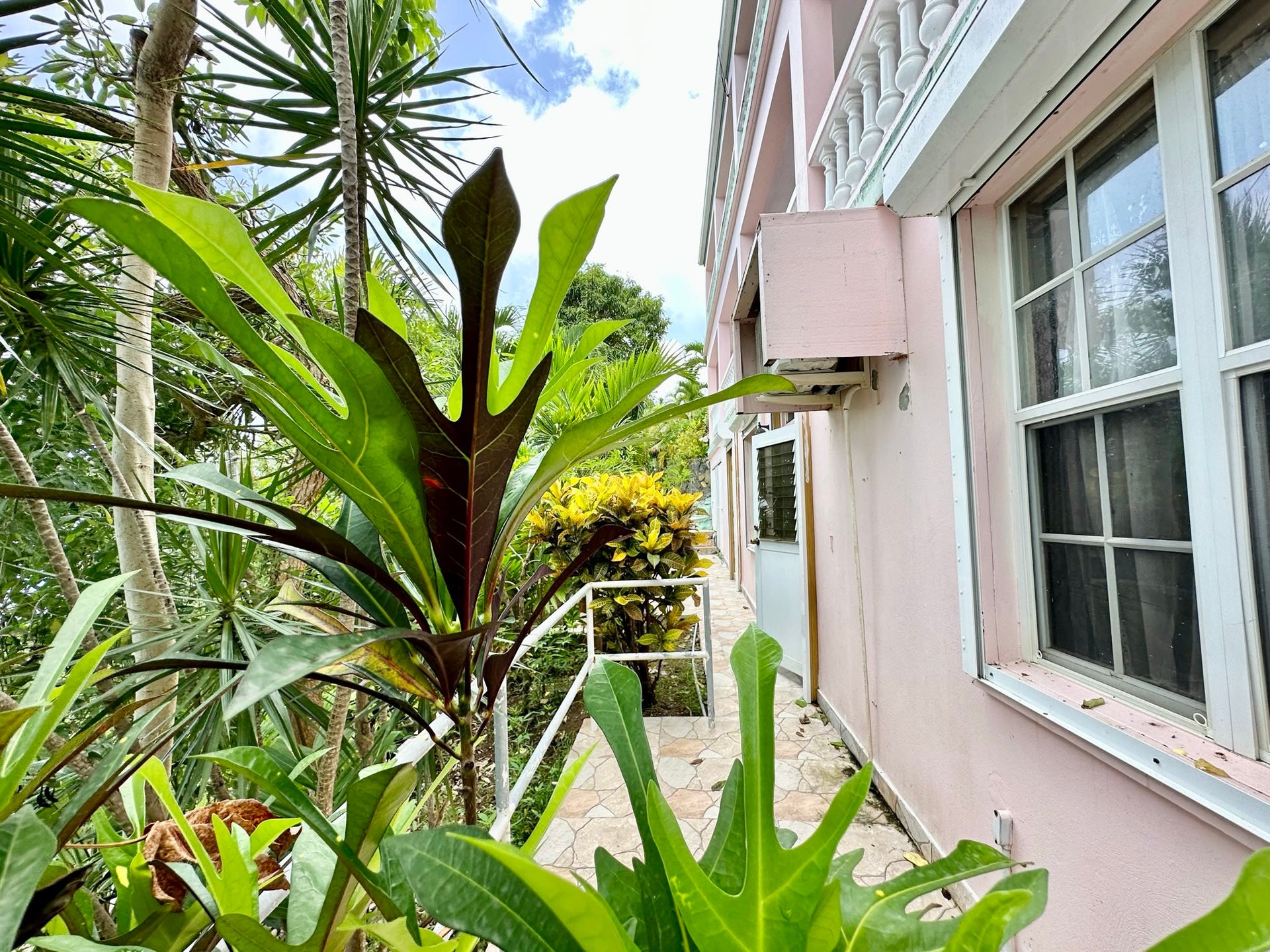 638 Luck Hill Studio