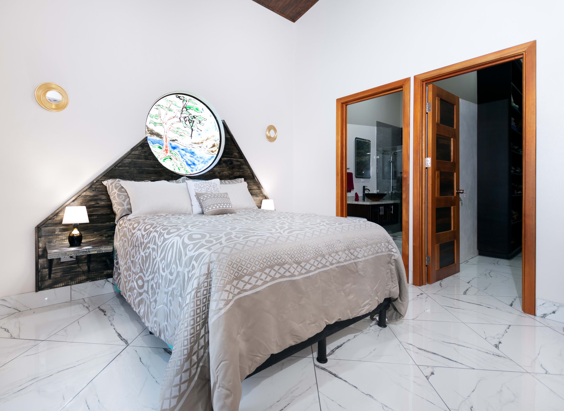 BRAND NEW 3-bedroom home, 5 minutes to Dominical Beach.
