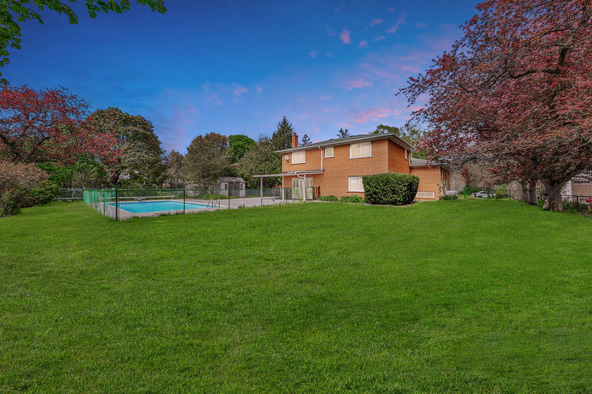 1353 Crestdale Rd