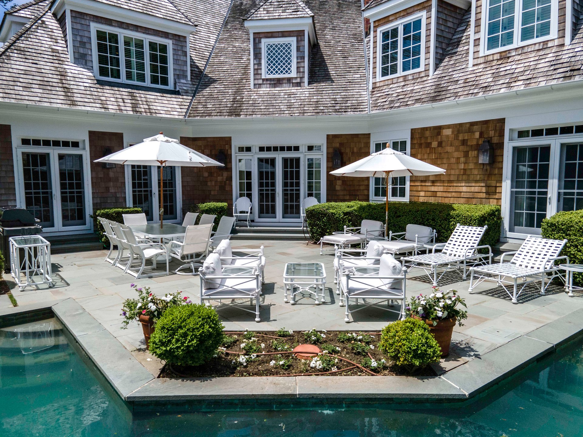 Furnished Designer Luxury Cottage in a Historic Waterfront Neighborhood