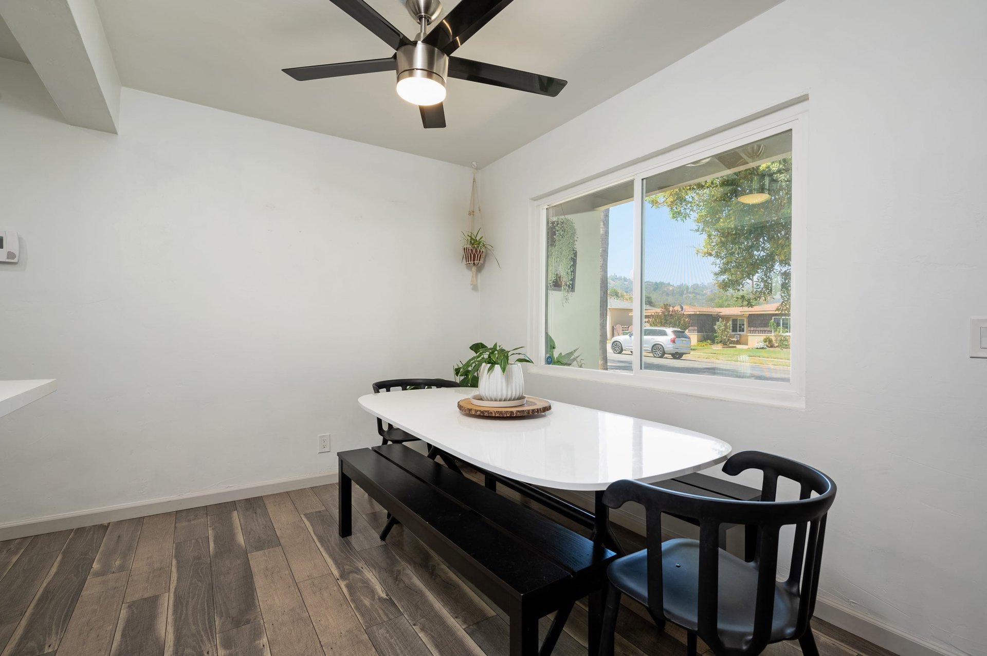 1275 Lorna Ave