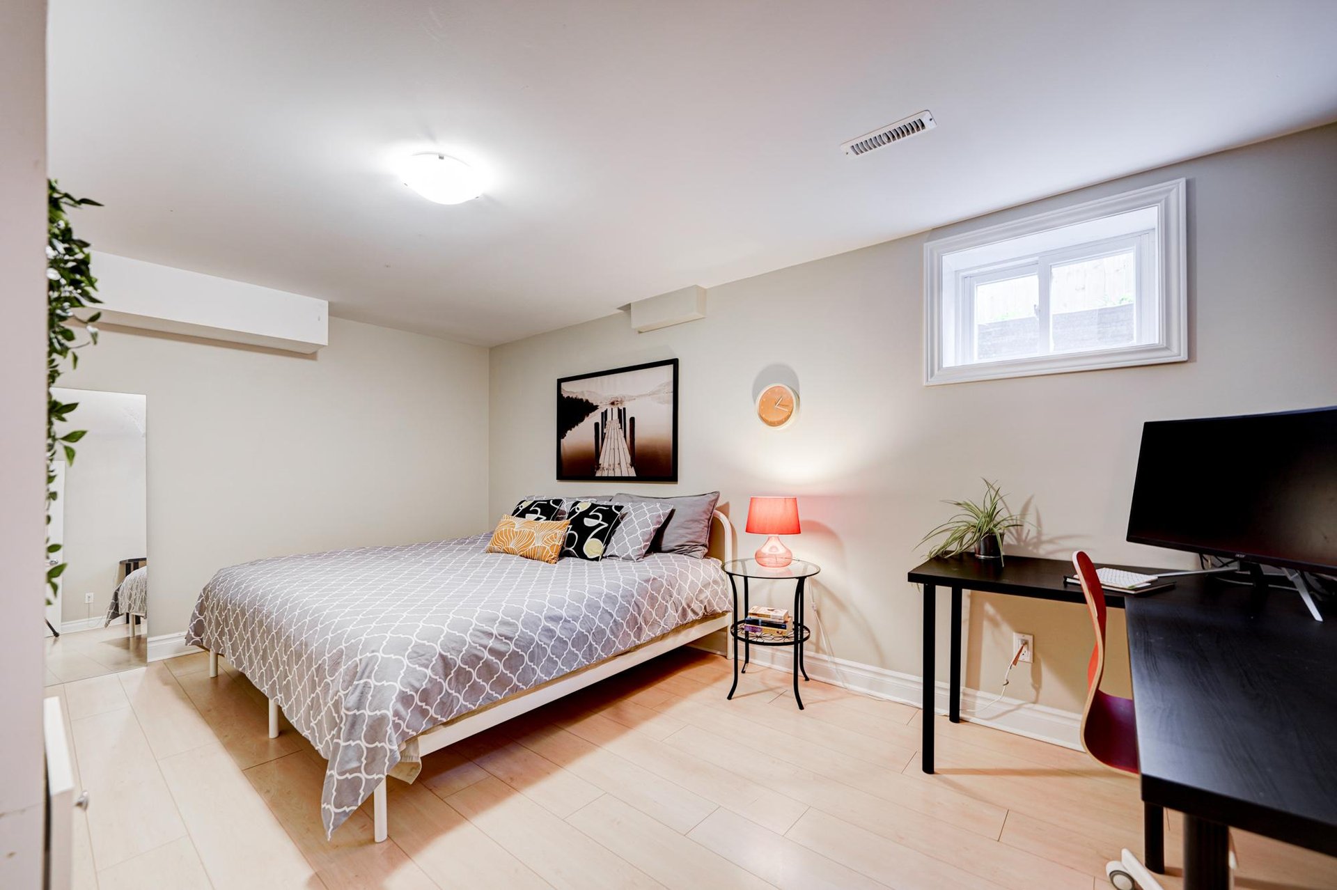 1534 Princeton Cres