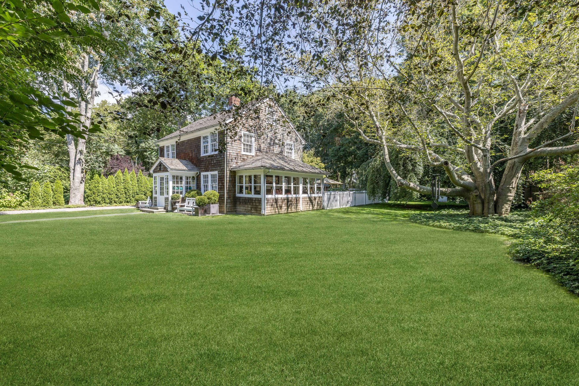 Bridghampton Village South Designer-Renovated Shingled Cottage