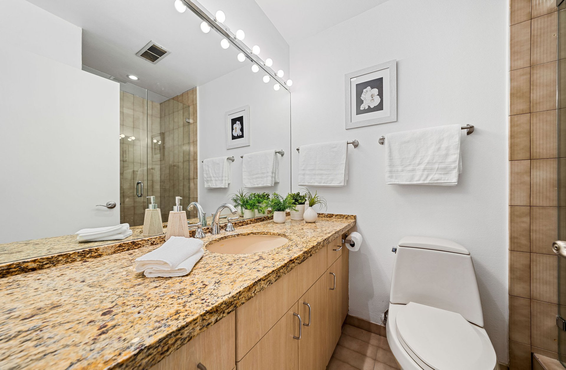 The Comstock #PHA, Wilshire Corridor