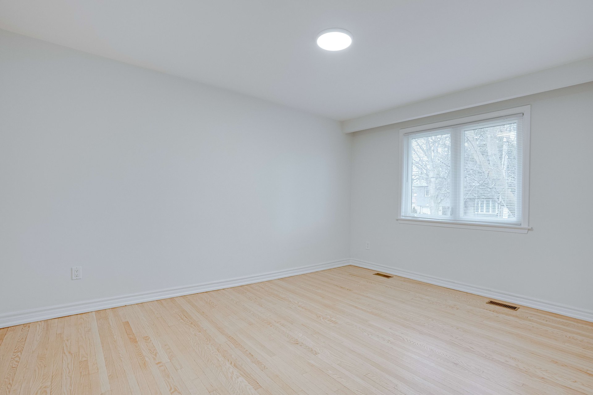 25 Karen Rd Unit: Upper