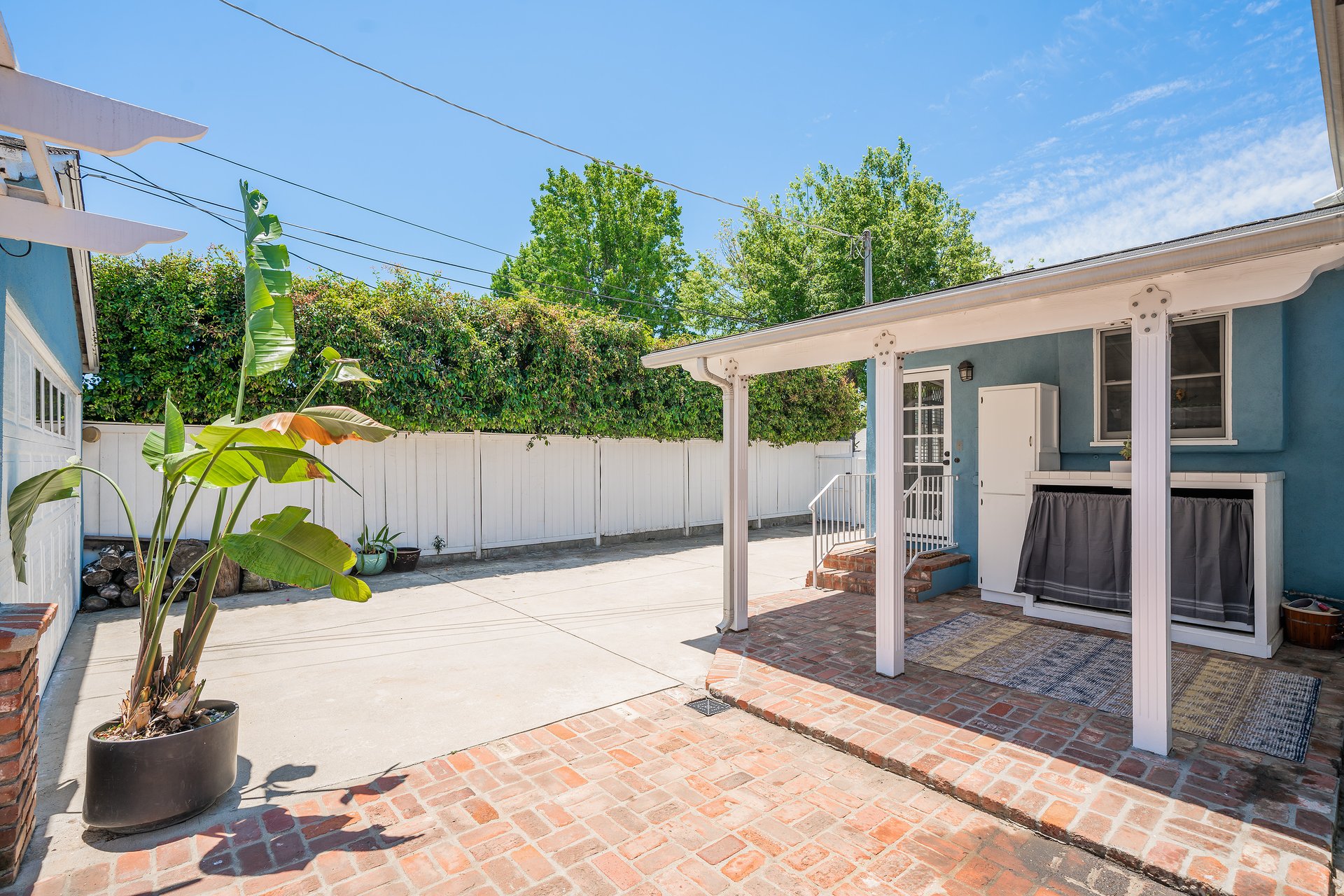 5532 Greenbush Ave.