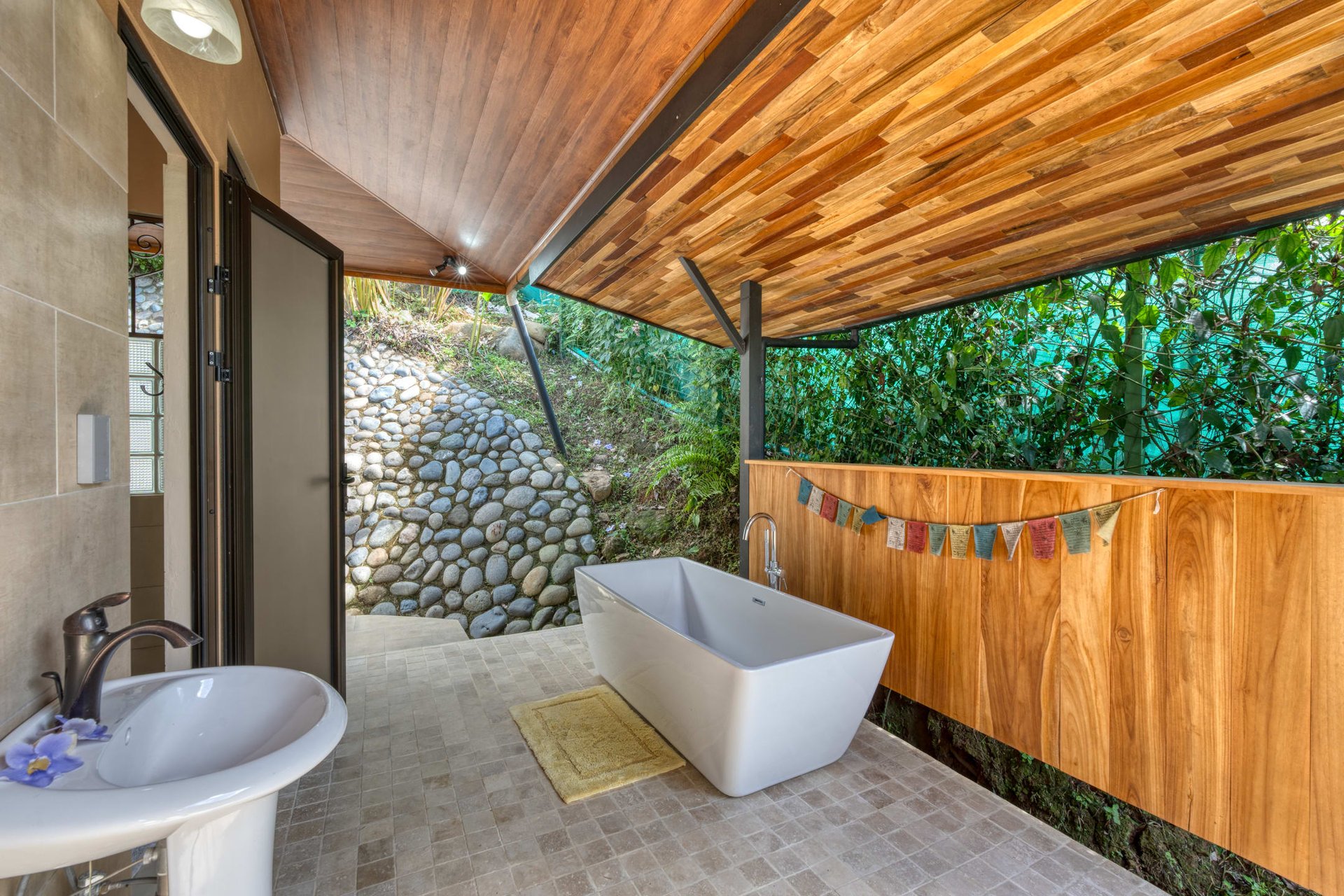 2 Bedroom with Amazing Whales Tail View on paved road
