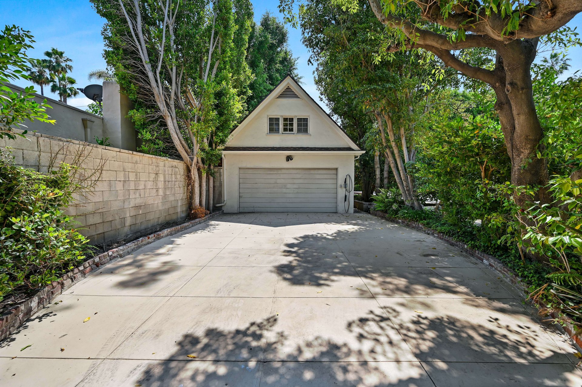 815 N Bedford Dr