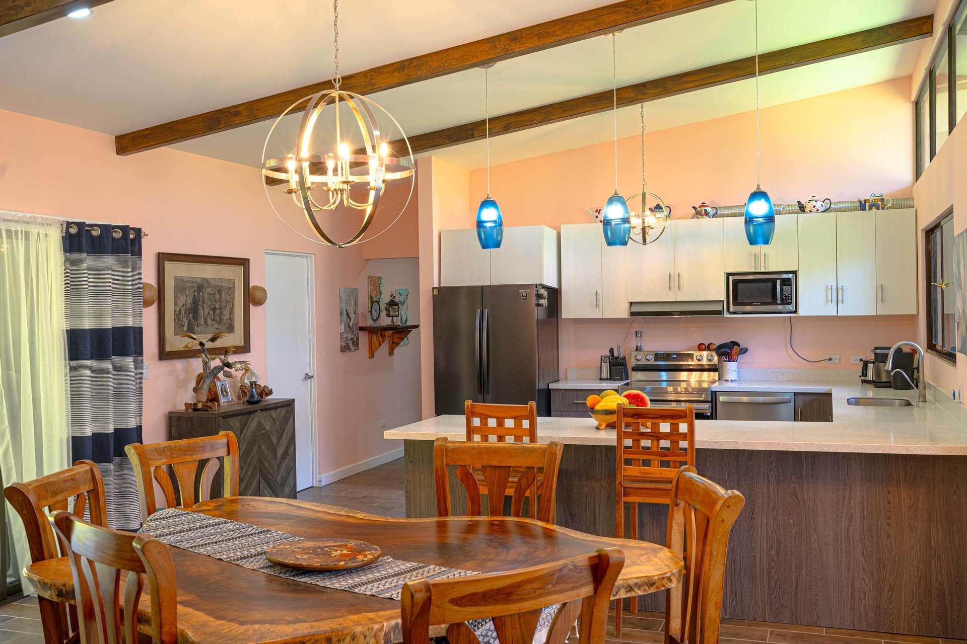 Three home stunning estate close to Quepos