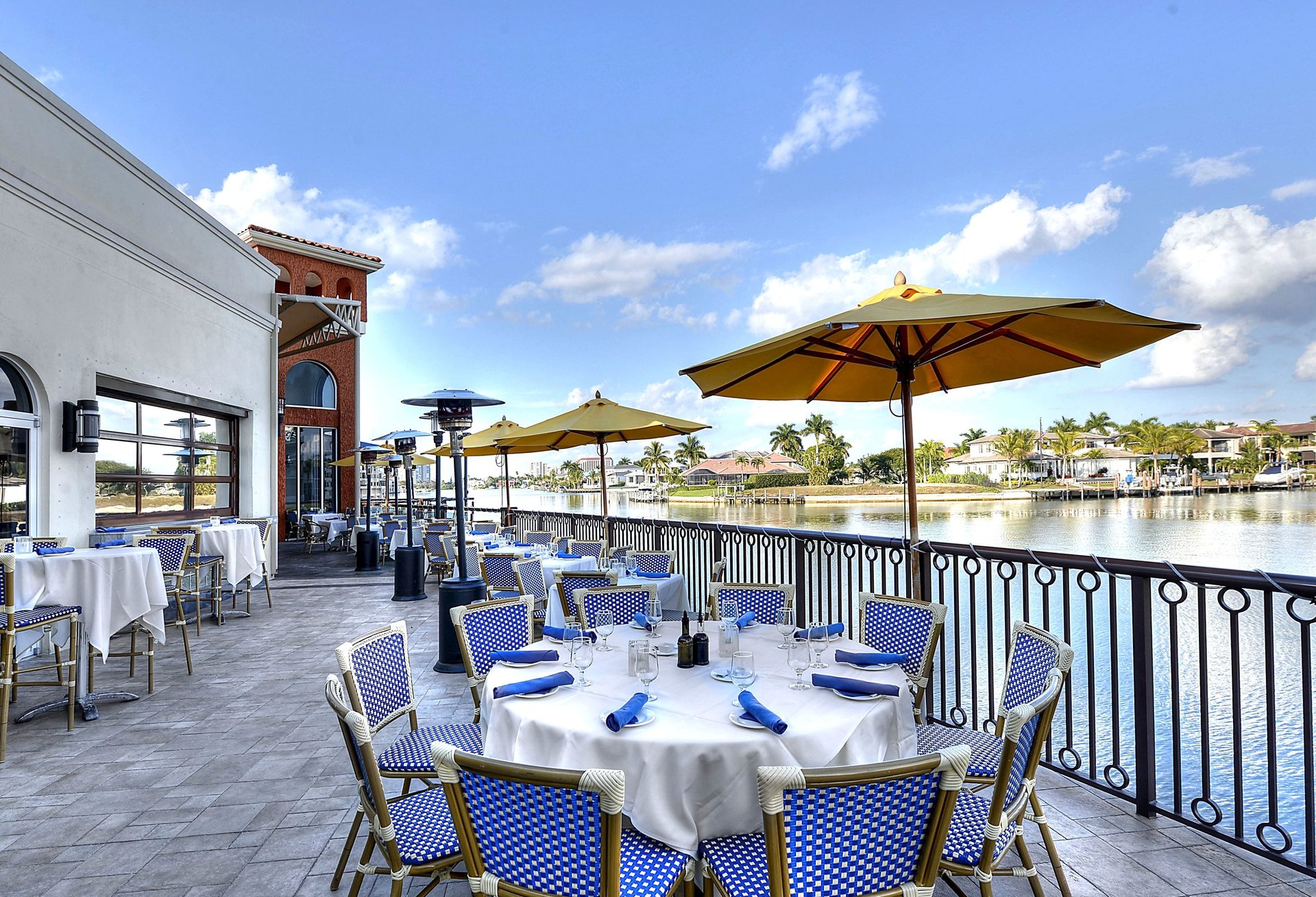 VISTAS 901 AT PARK SHORE