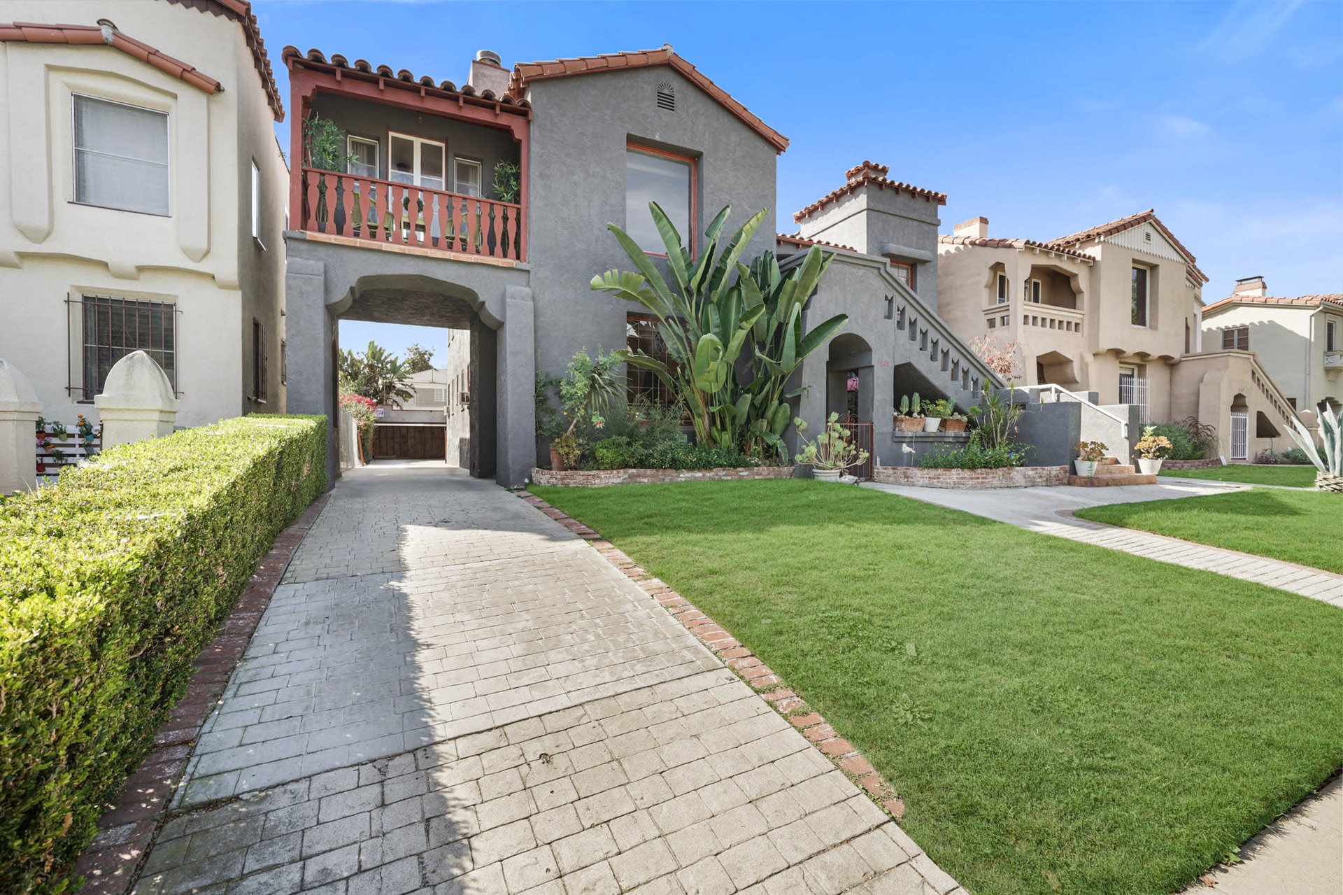Beautiful Spanish Trophy Duplex in Wilshire Vista