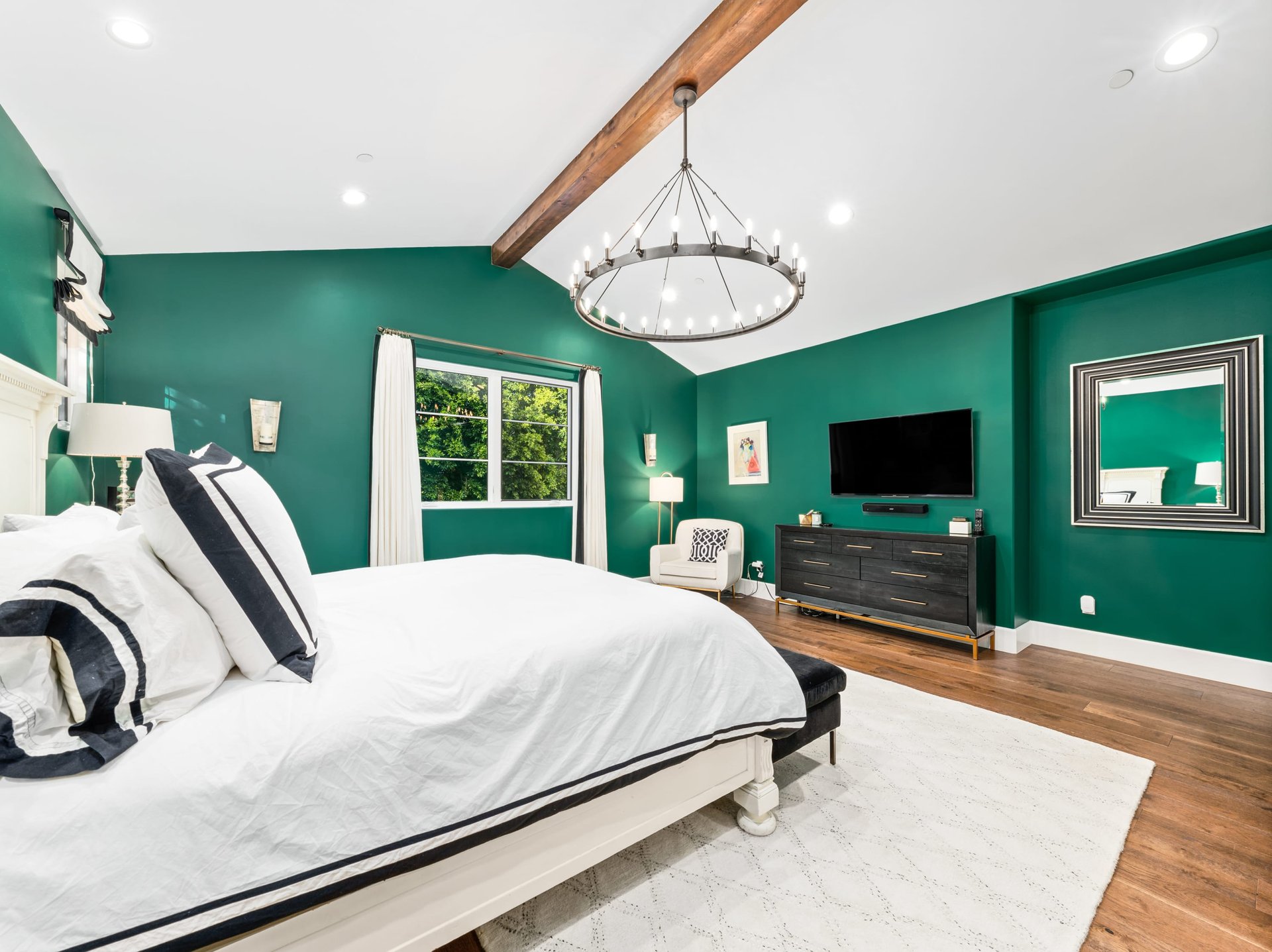 13031 Bloomfield St, Studio City