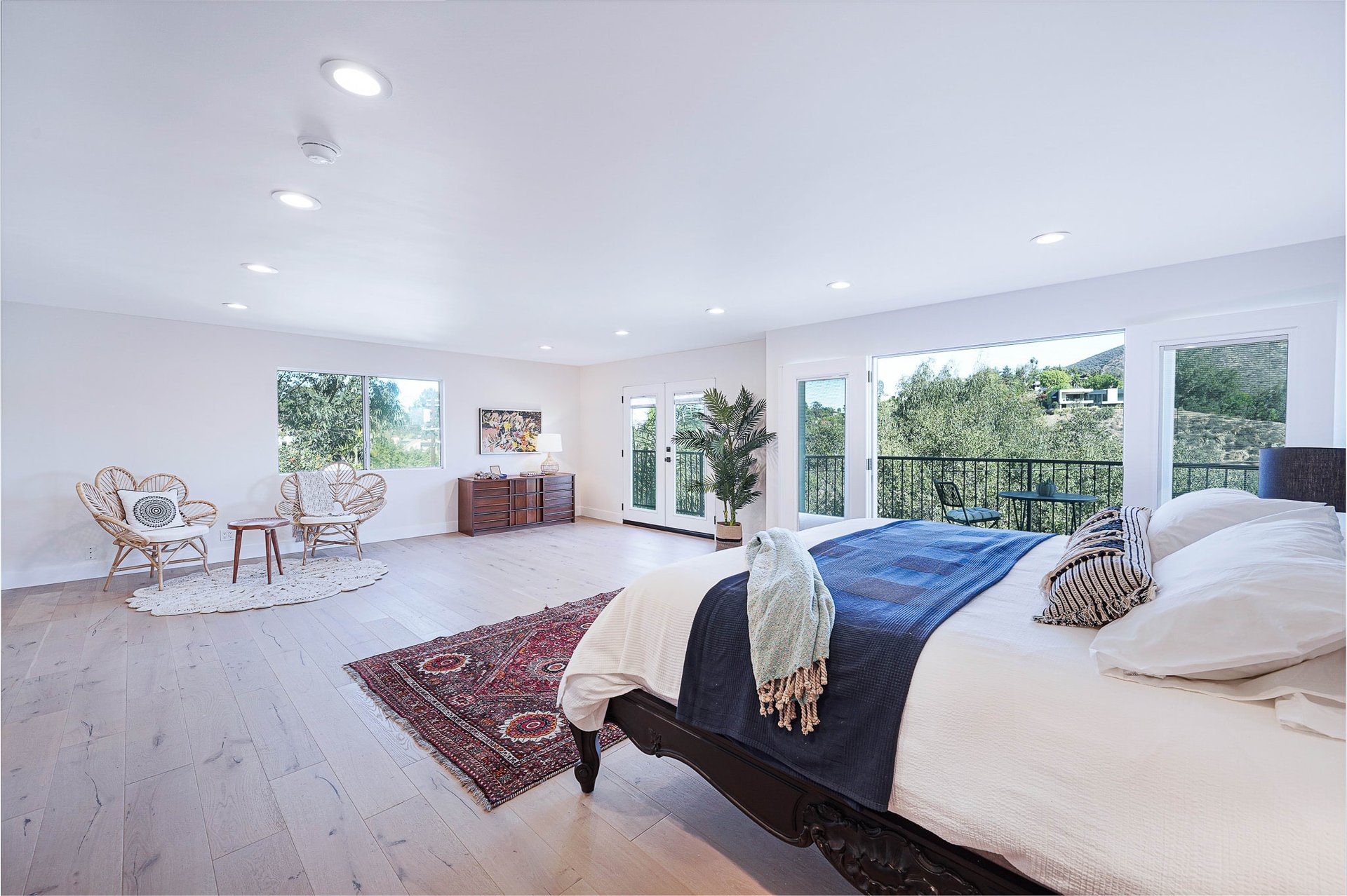Immaculate & Turnkey Contemporary Home in Hollywood Hills