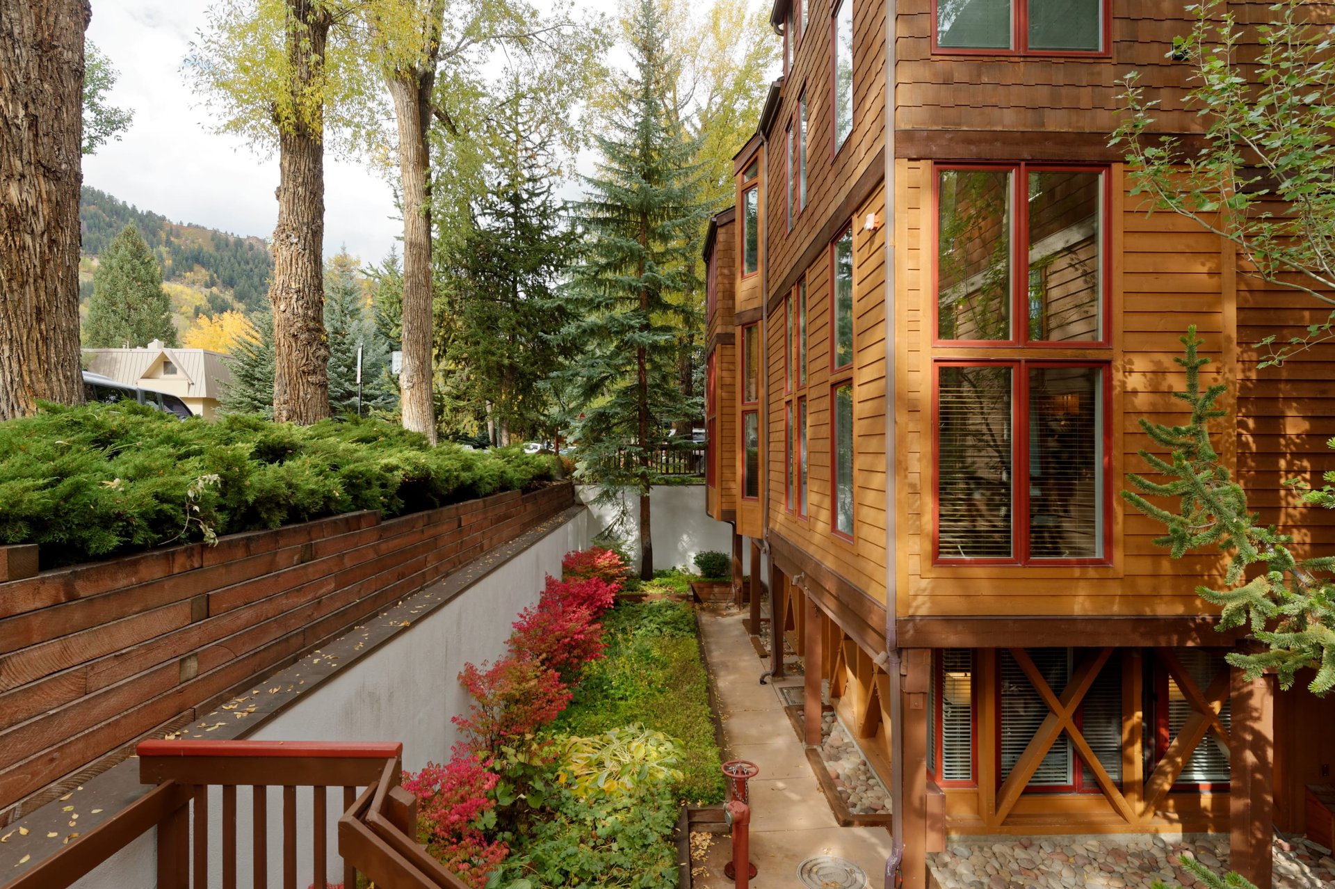 900 E Durant Street Unit: B-105