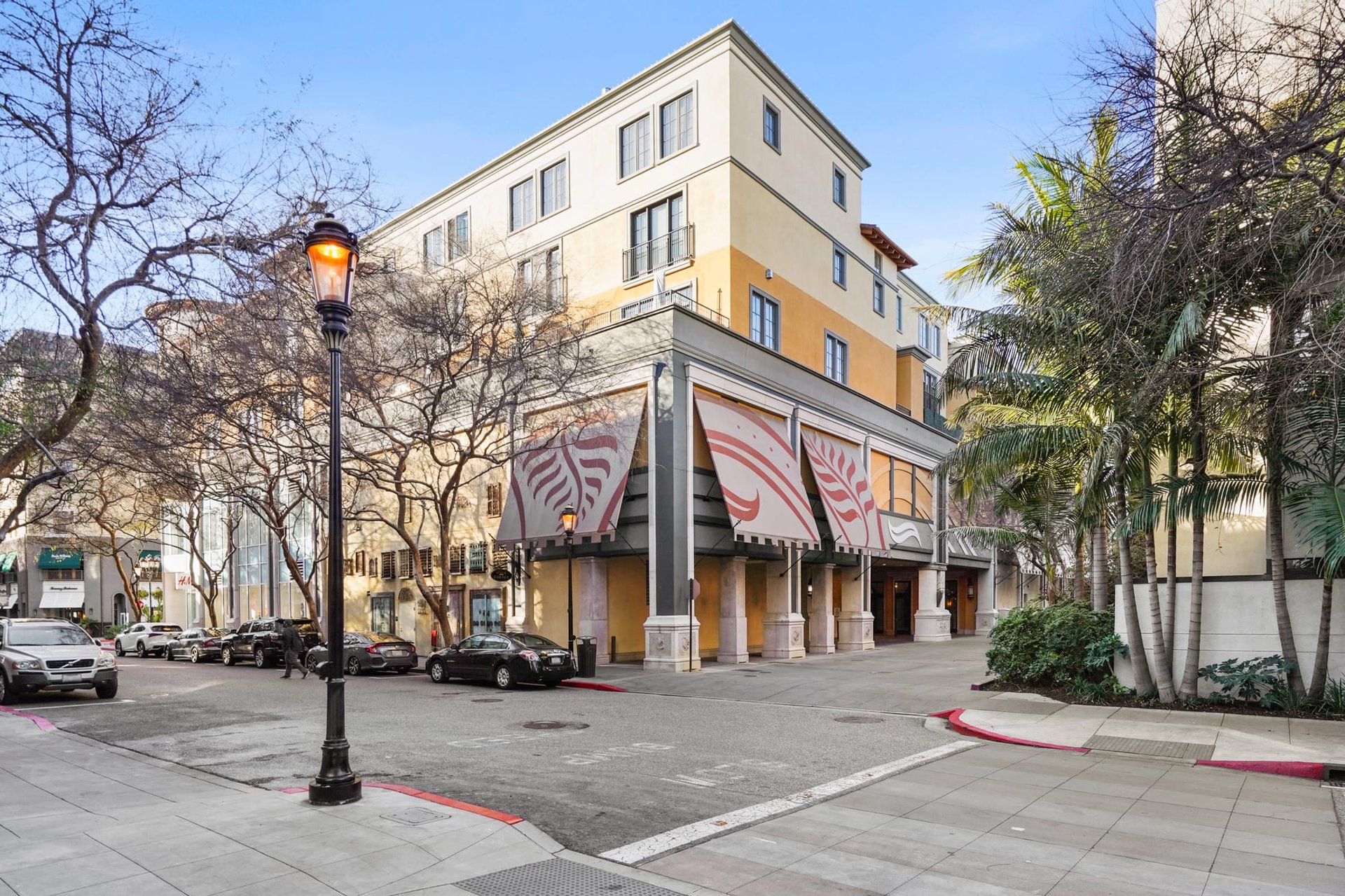 356 Santana Row APT 319