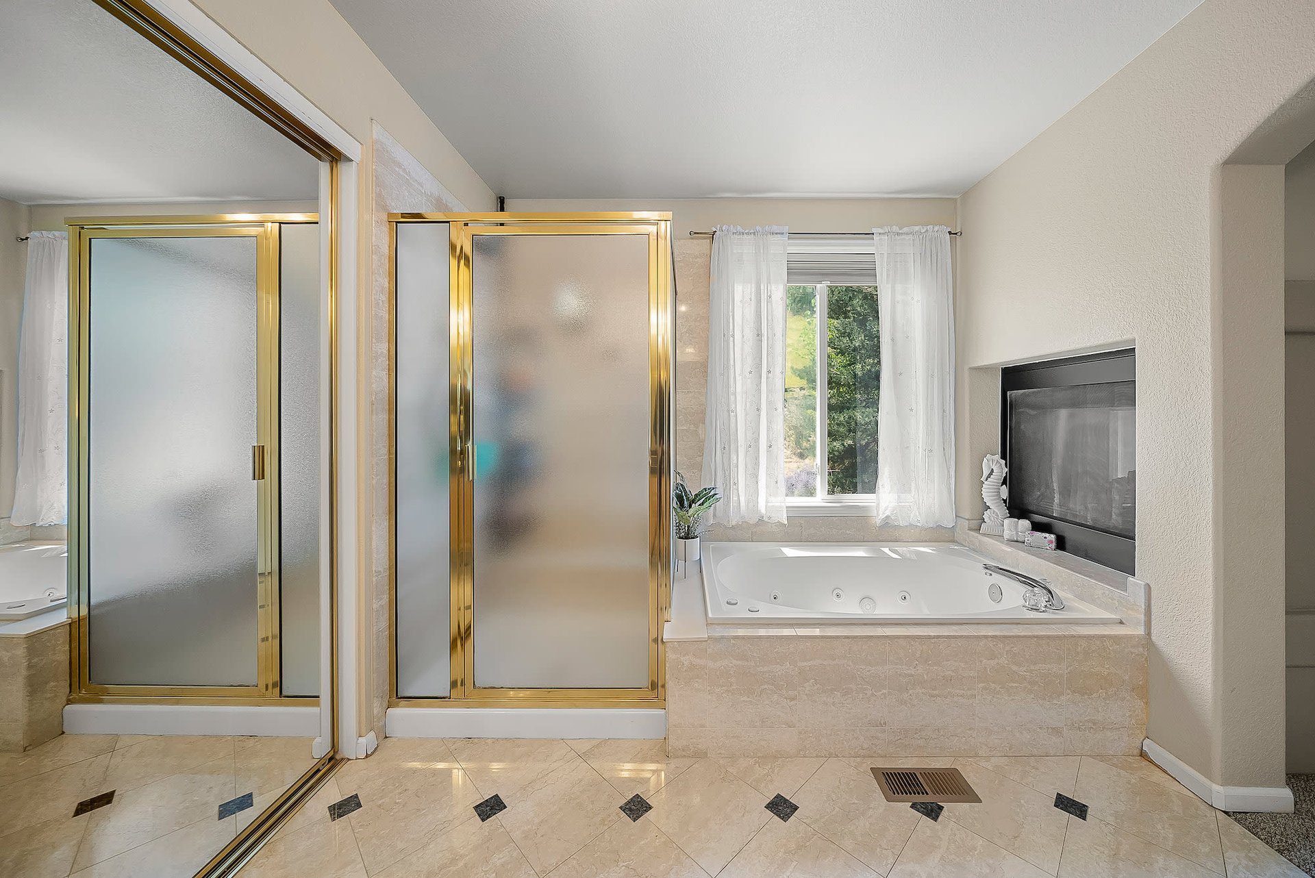 376 Mesa View Way