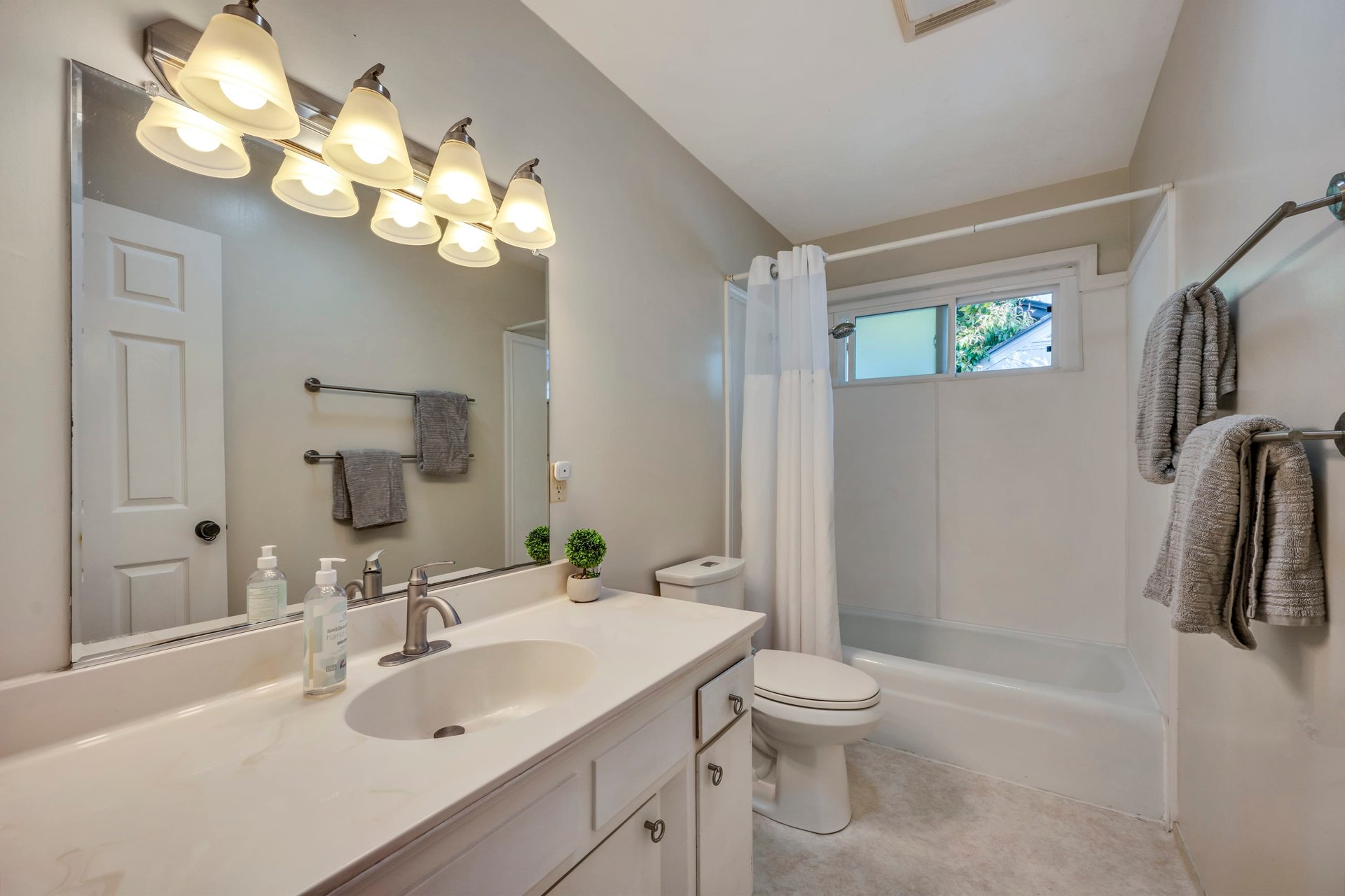 4858 Devonshire Place