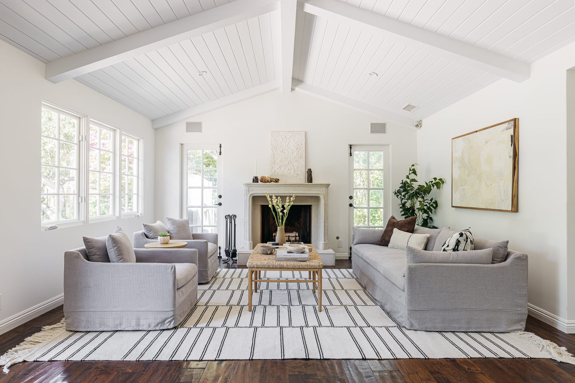 A Lovely Single Level Traditional in Hollywood Hills