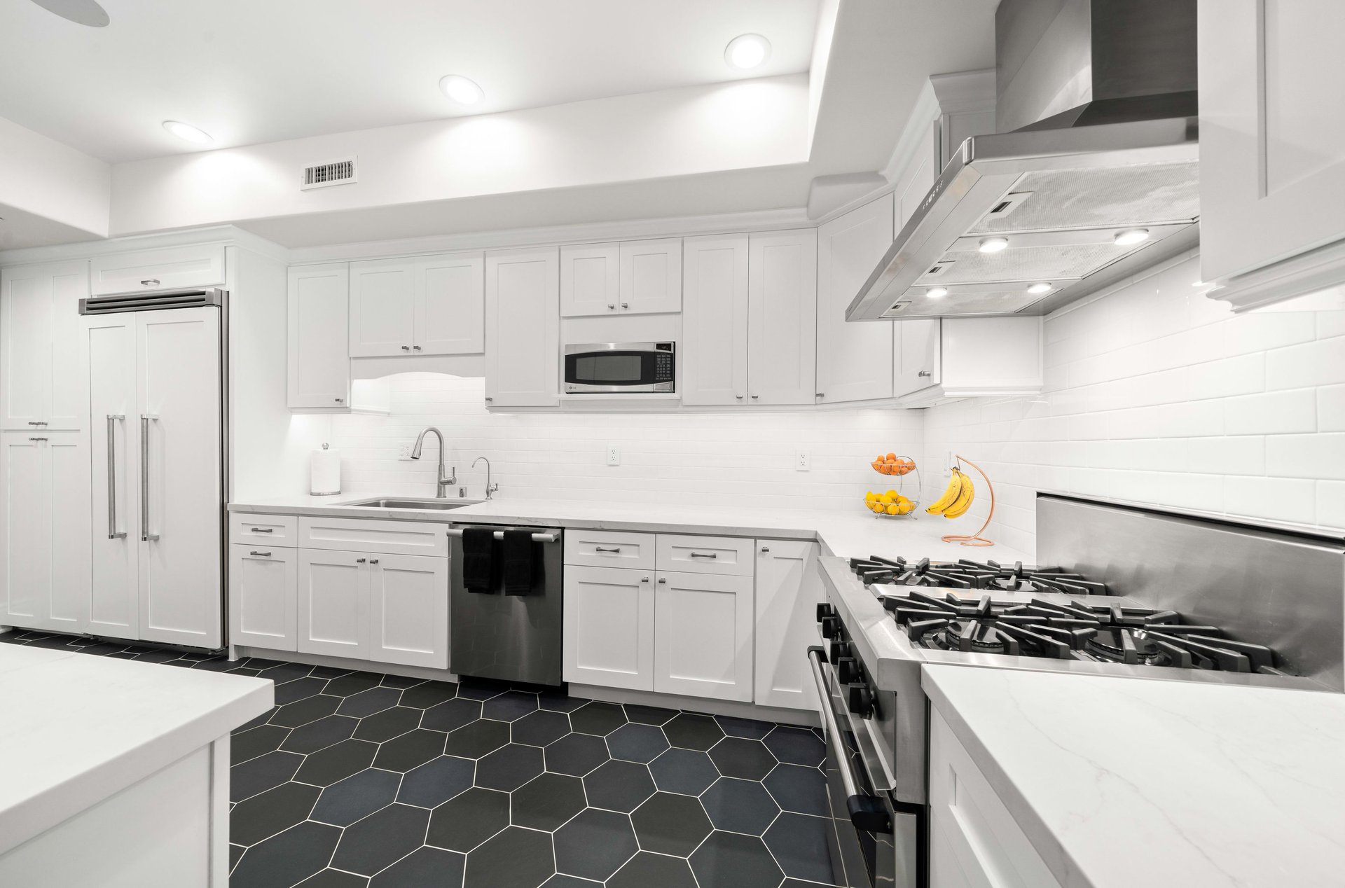 137 S Spalding Dr #104, Beverly Hills