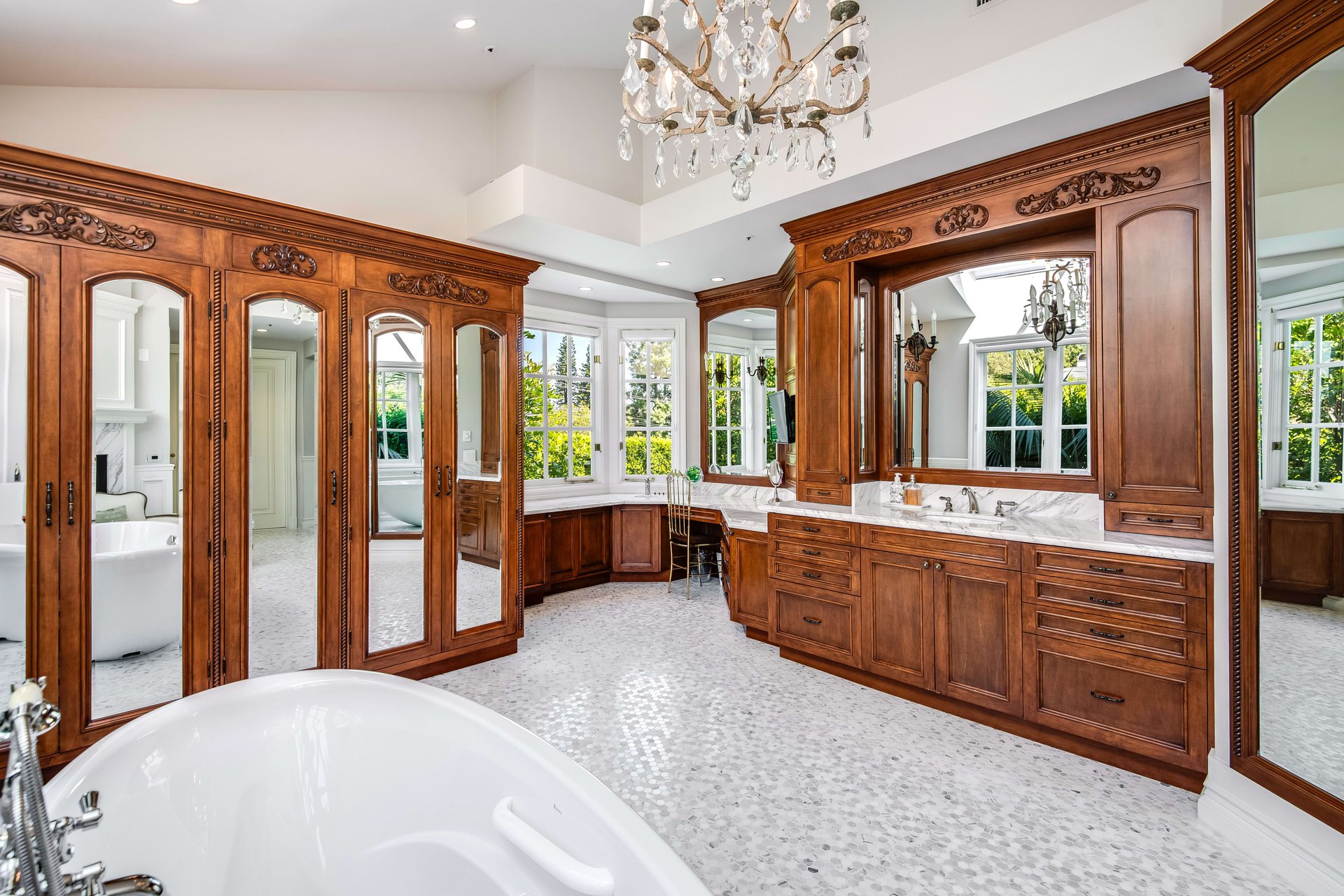 702 N Sierra Dr, beverly hills