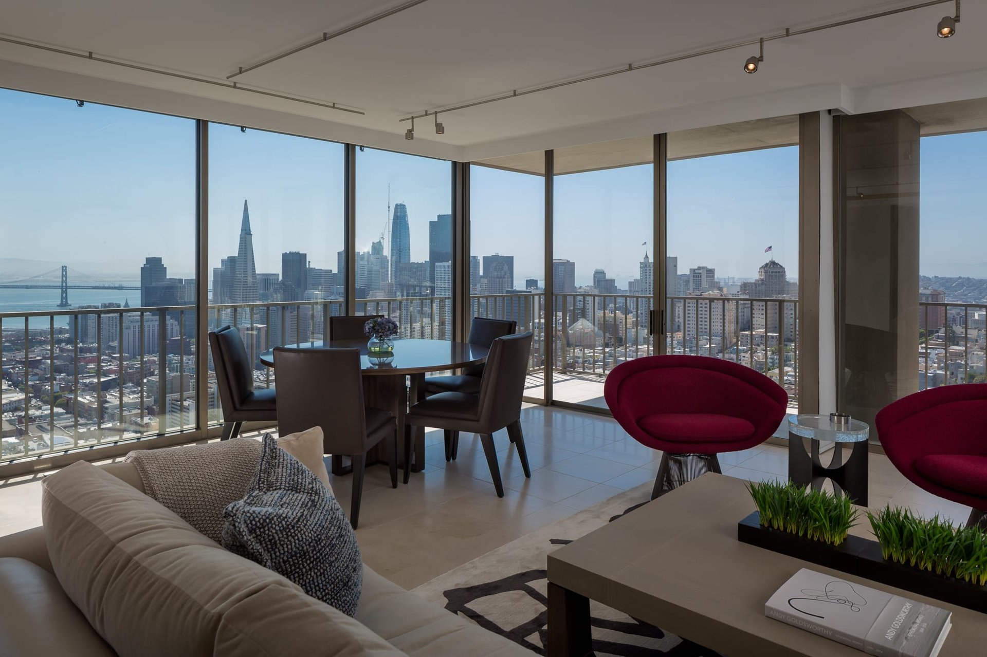 Two Bedroom Condo With Landmark Views