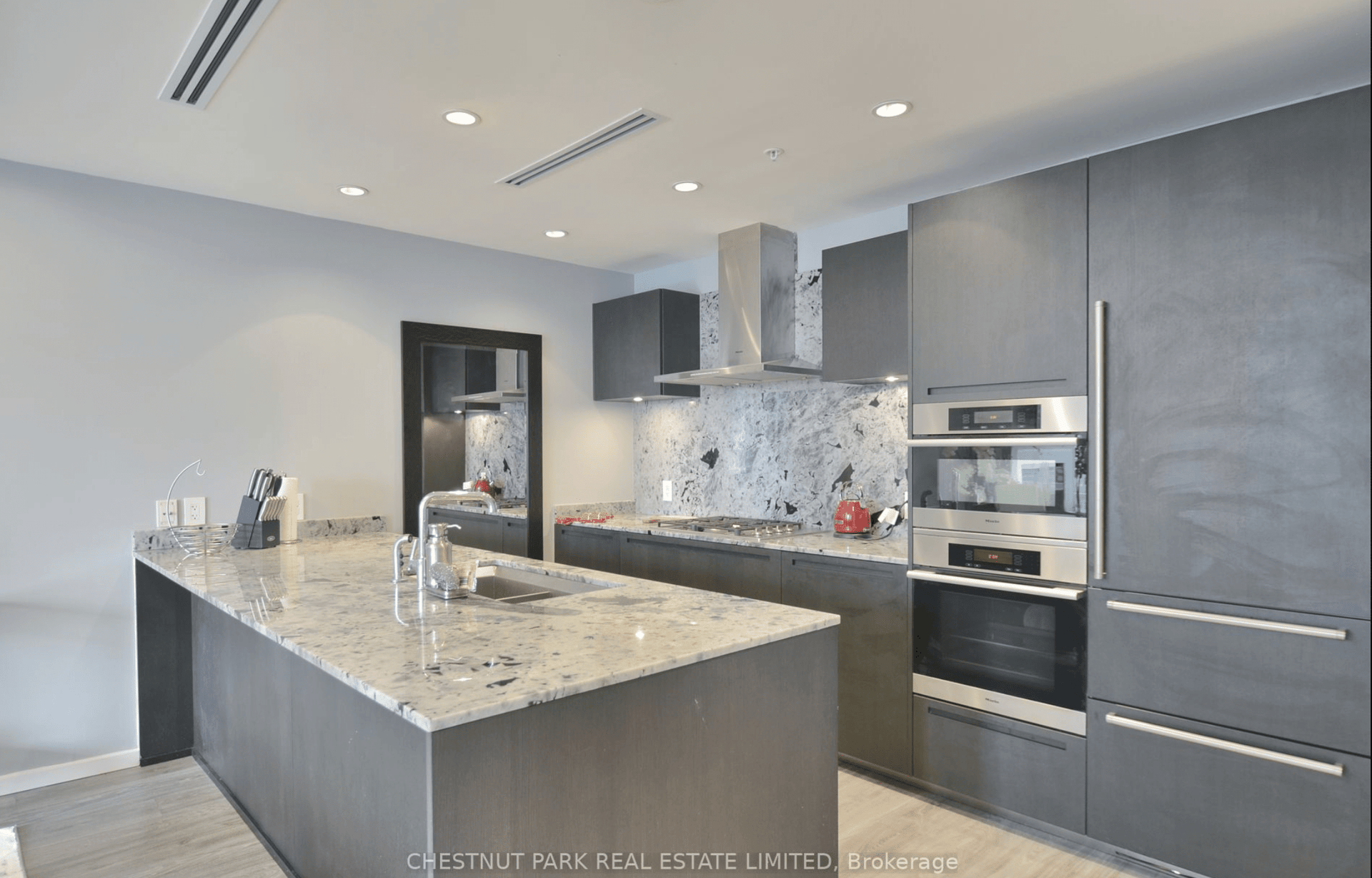 Suite 1904- 180 University Avenue