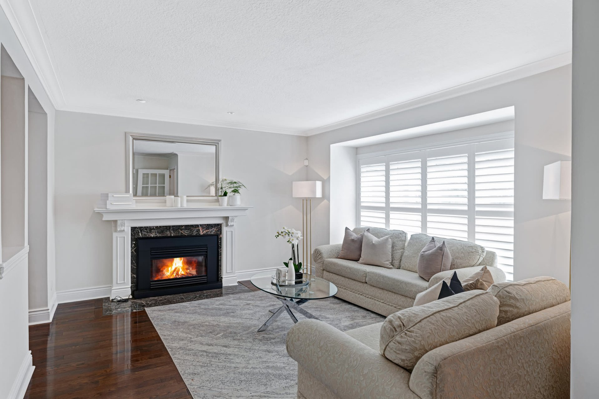 1255 Lorne Park Rd