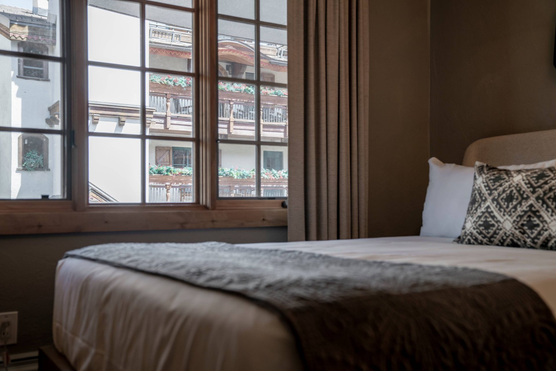The Lodge at Vail Condominiums #262