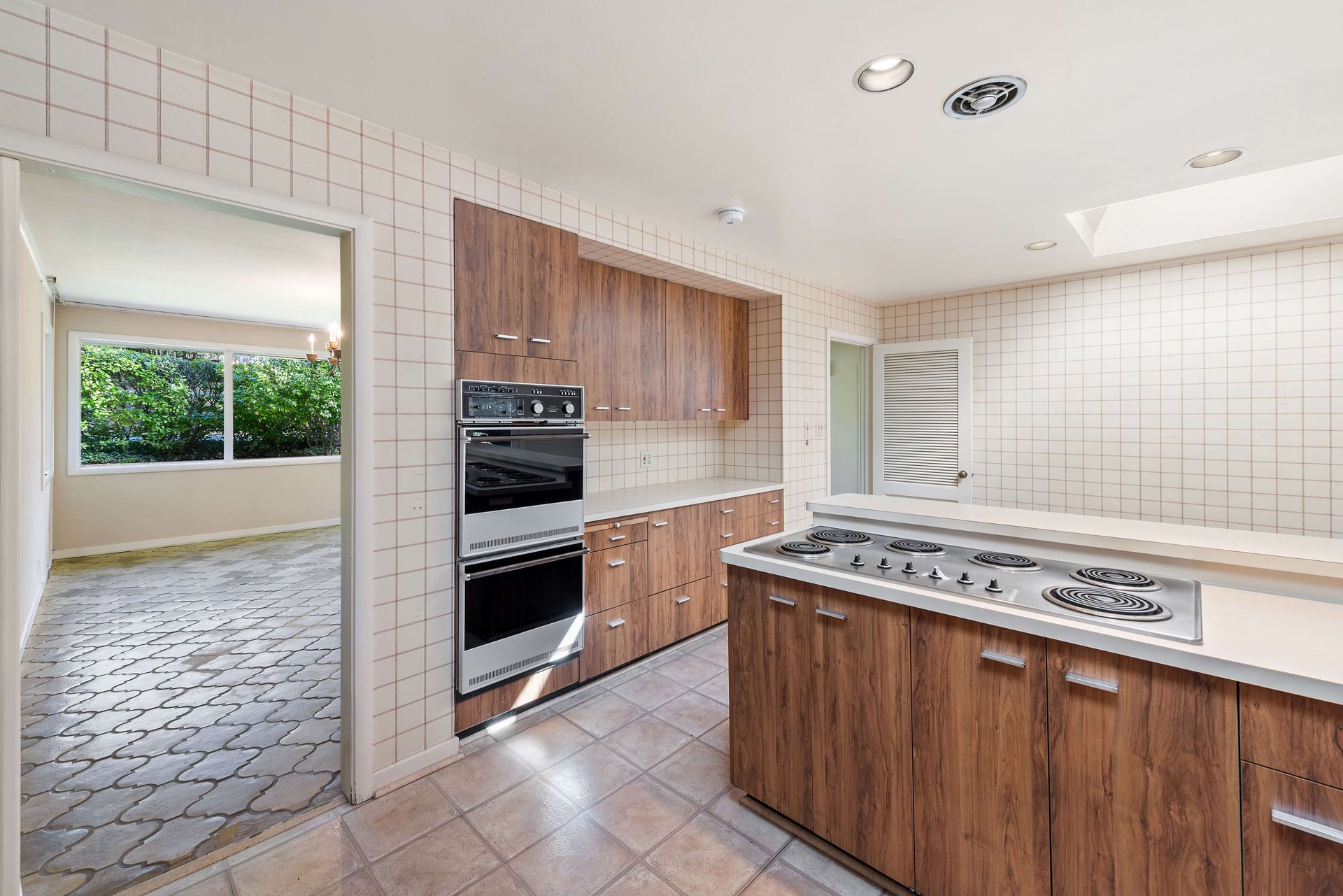 211 Woodland Rd