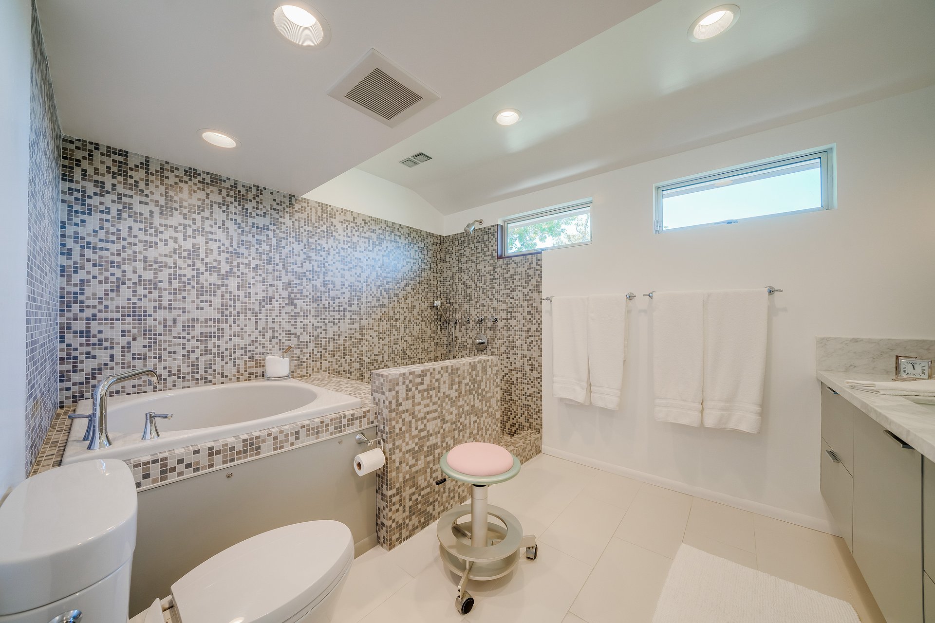 3344 Wonder View Dr.
