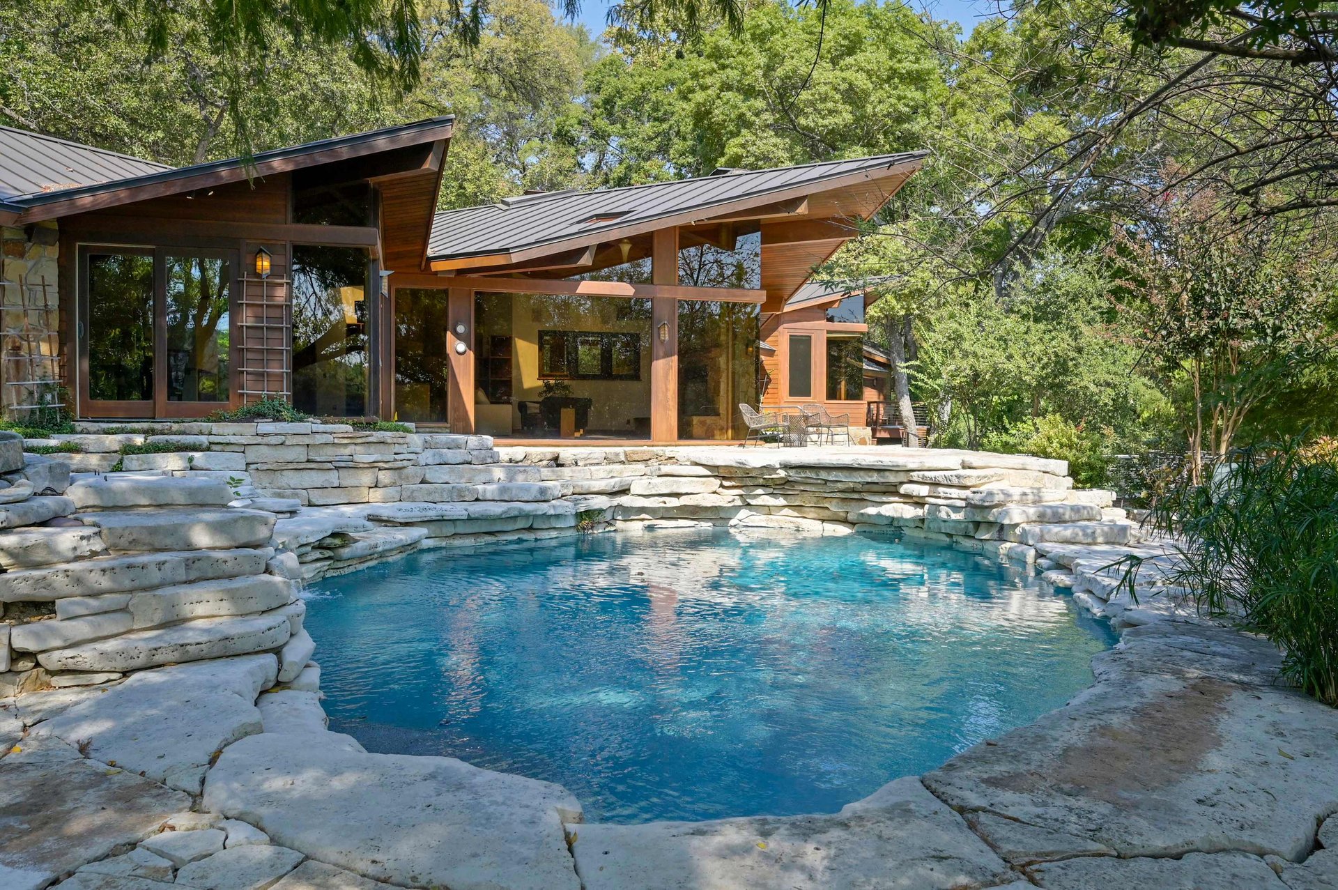 23 Hull Circle