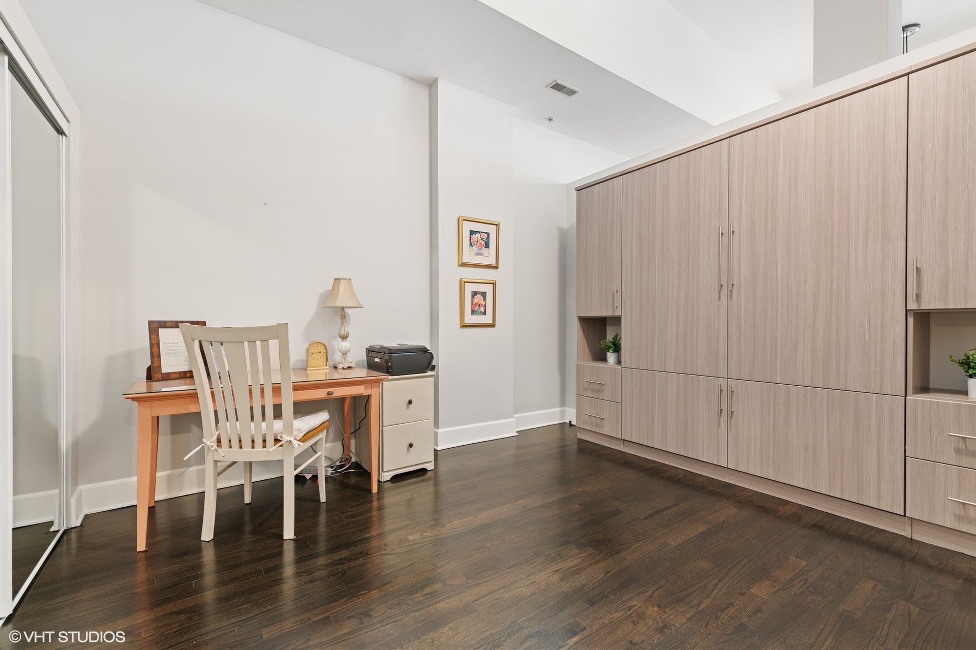165 N Canal Street Unit: 1527-1528