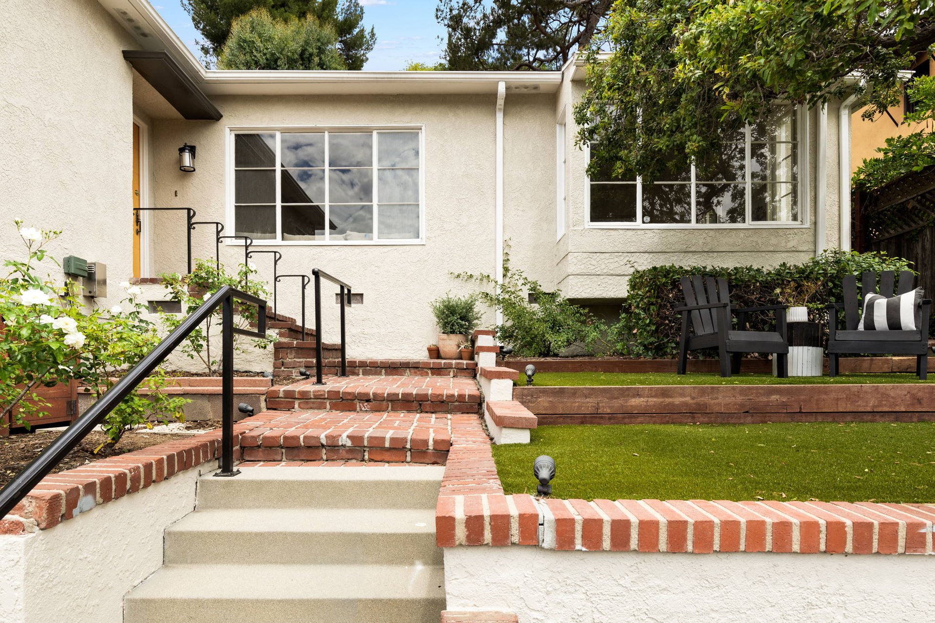Wonderful and Warm Traditional Home with Views in The Los Feliz Hills