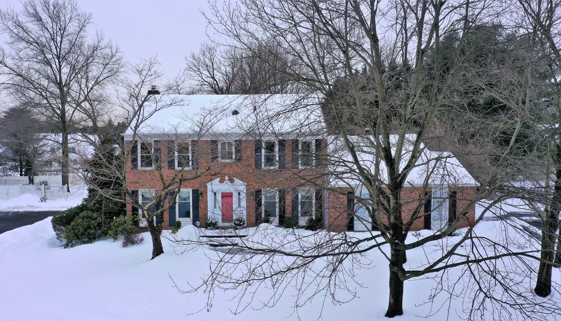 32 LAWRENCIA DR