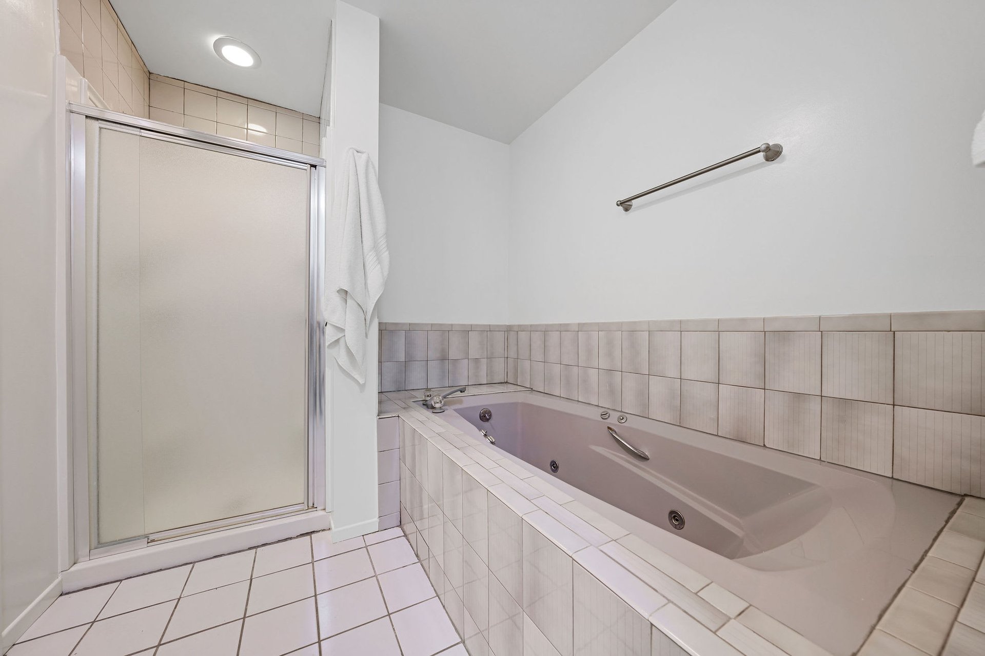 1010 California Ave #307, North of Wilshire
