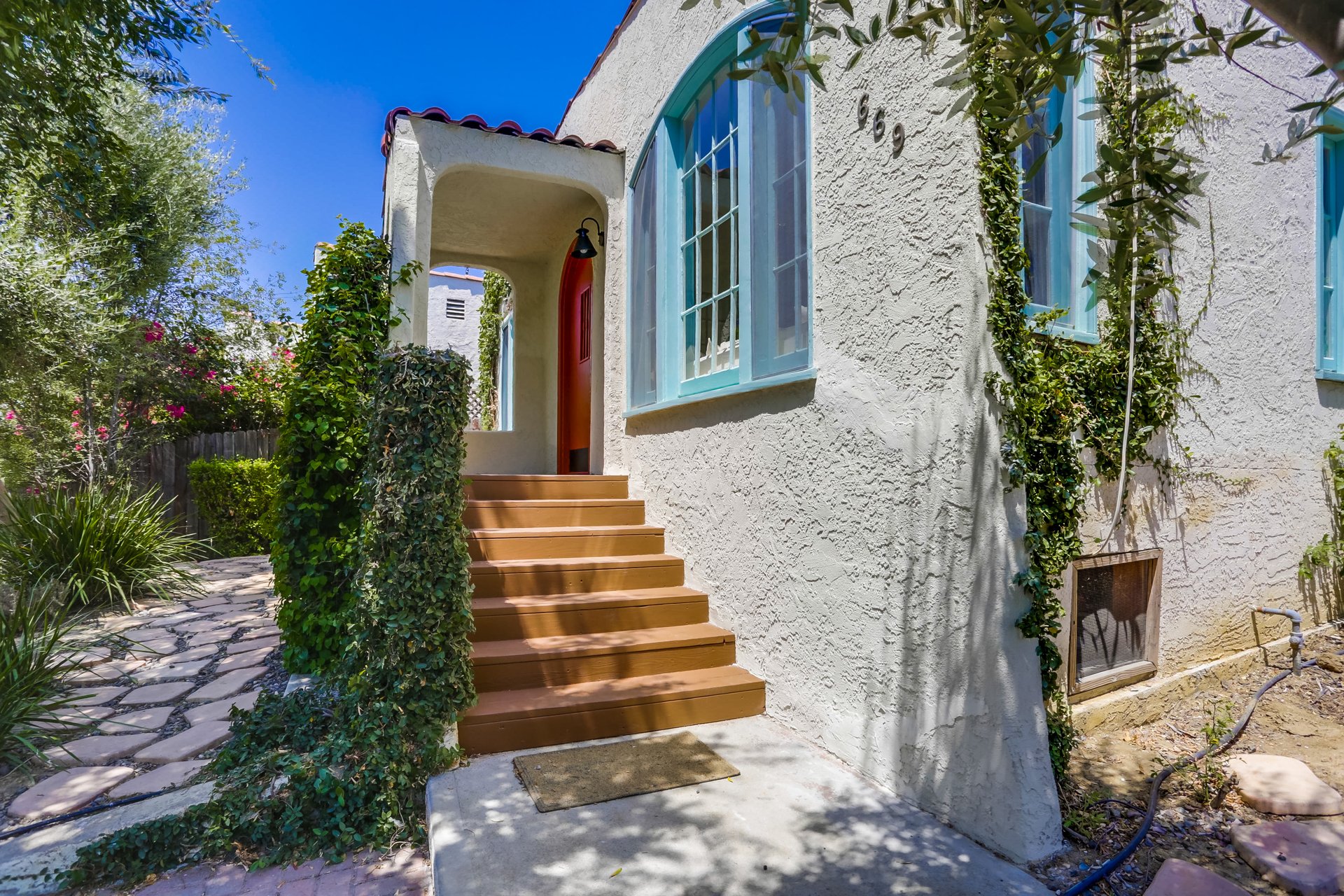 669 Romulo St