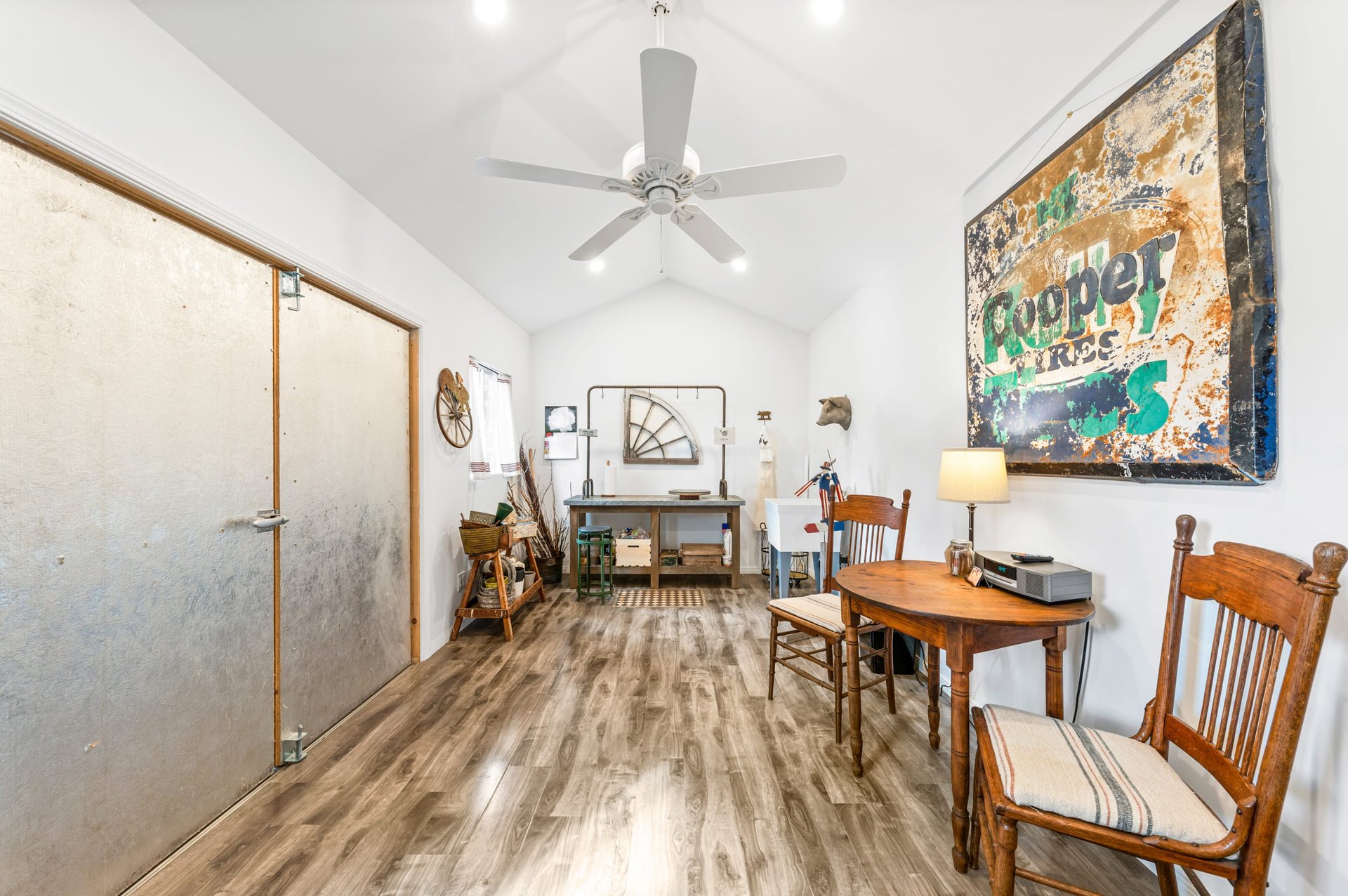 23222 Ostronic Dr, Woodland Hills