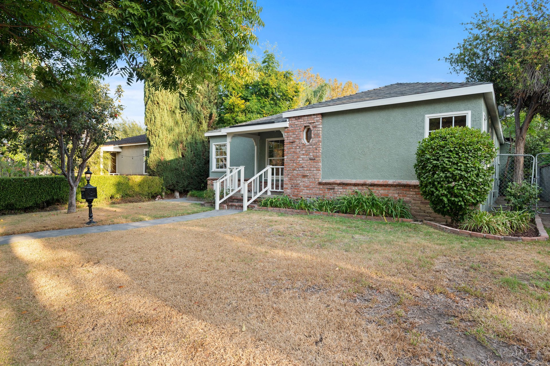 3814 W Clark Ave