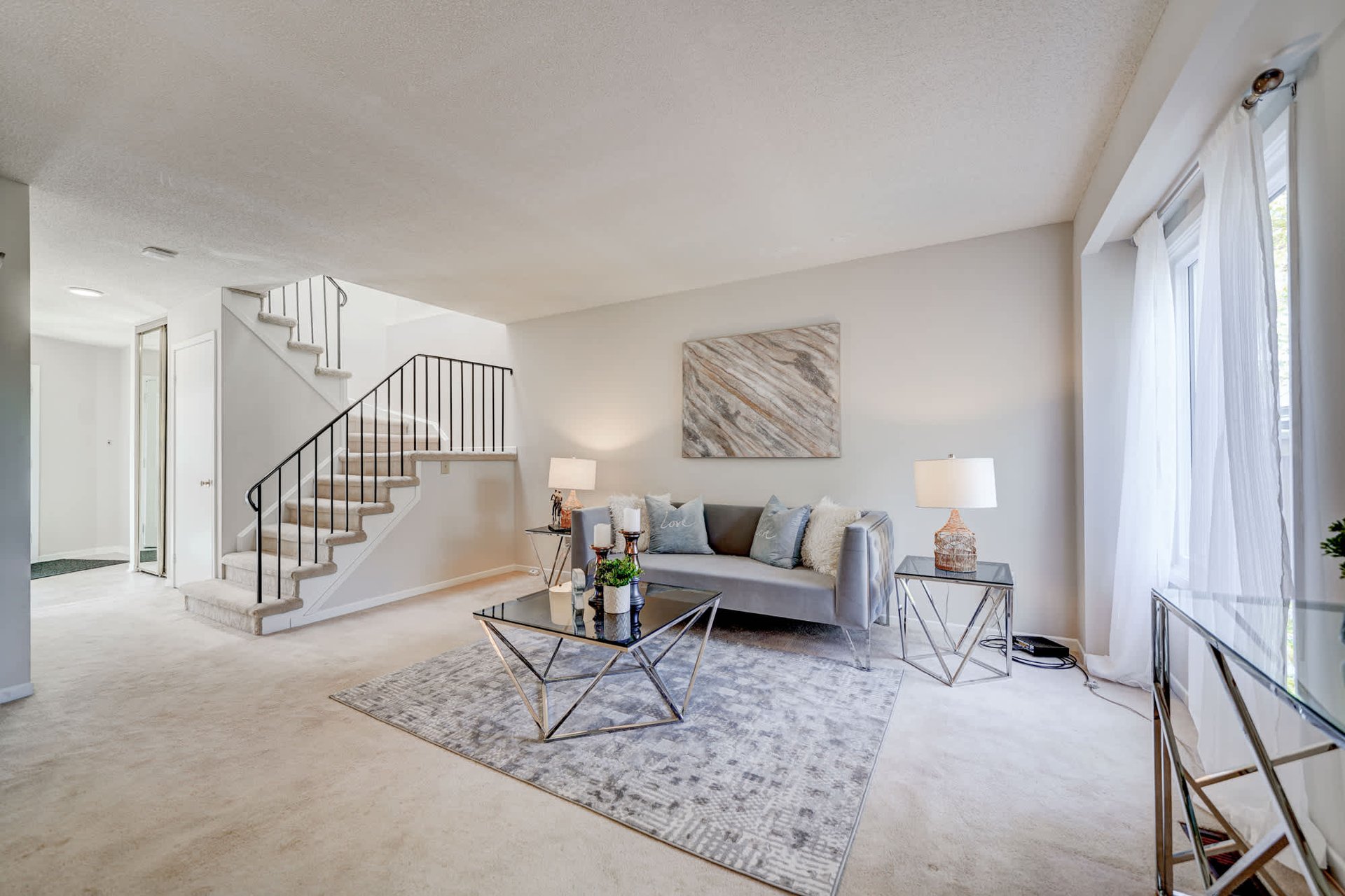 1087 Runnymead Cres