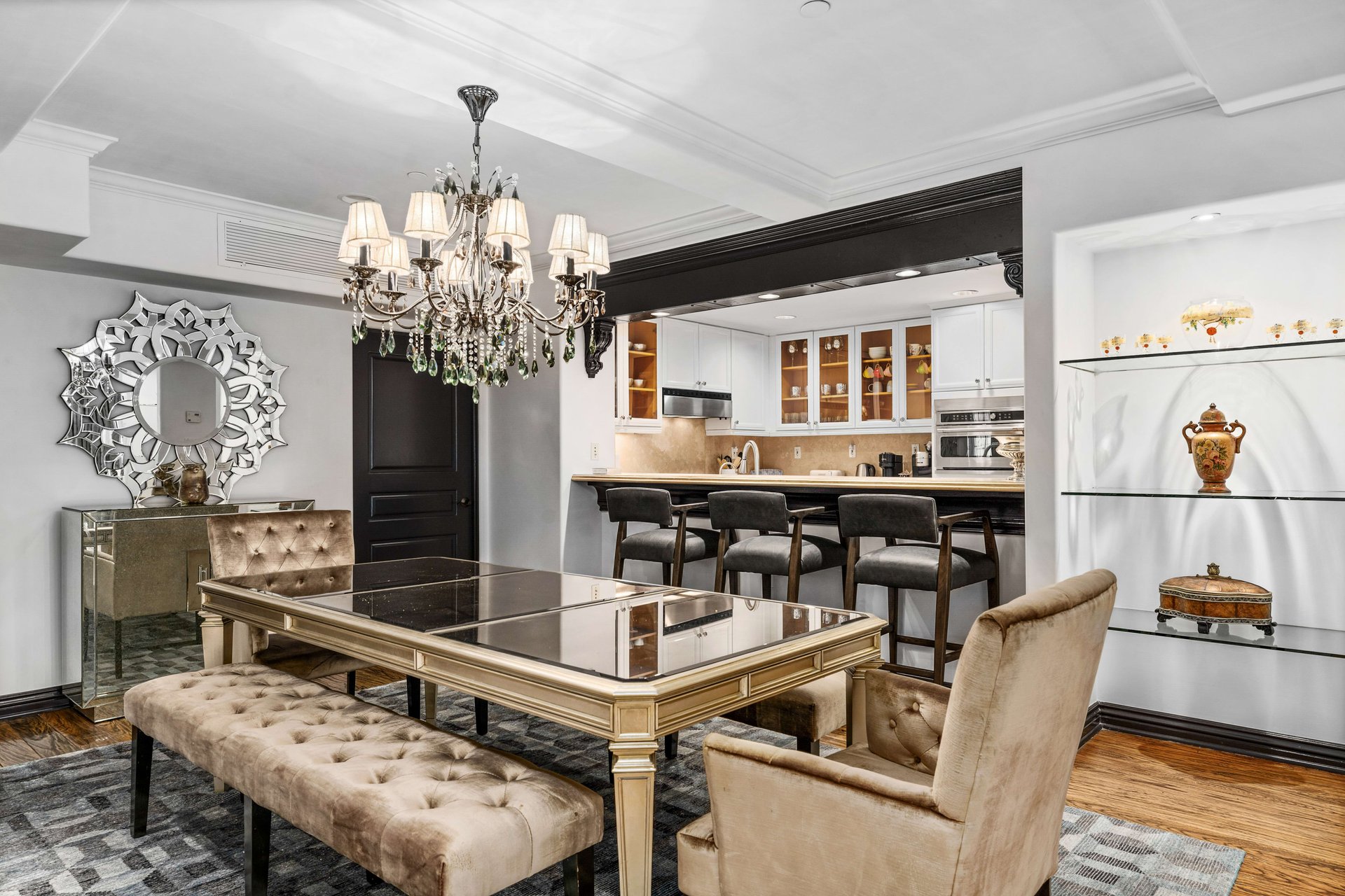 The Venezia #405, Wilshire Corridor