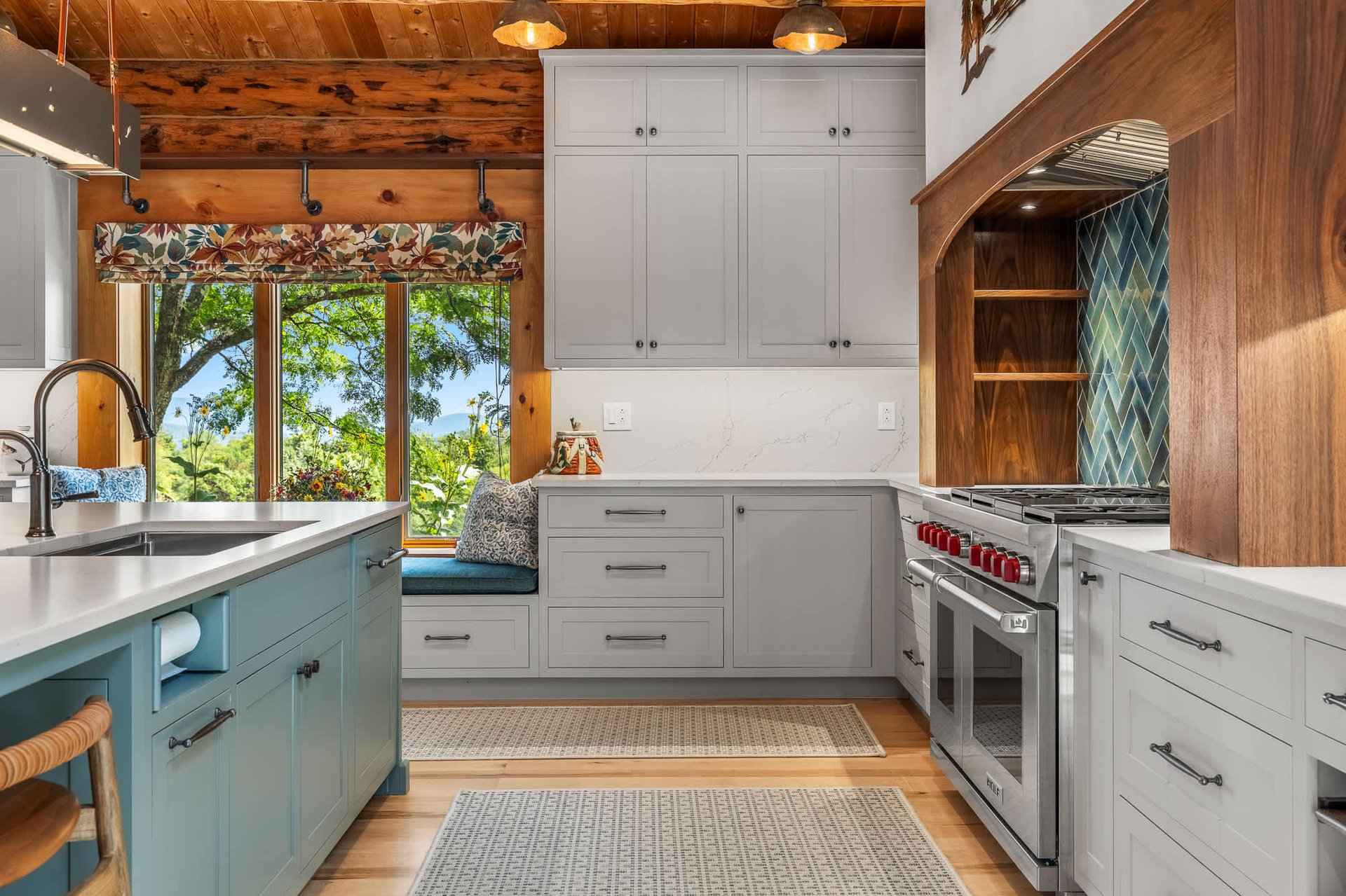 Exclusive Mountain Log Home - Monthly Rental Avail.
