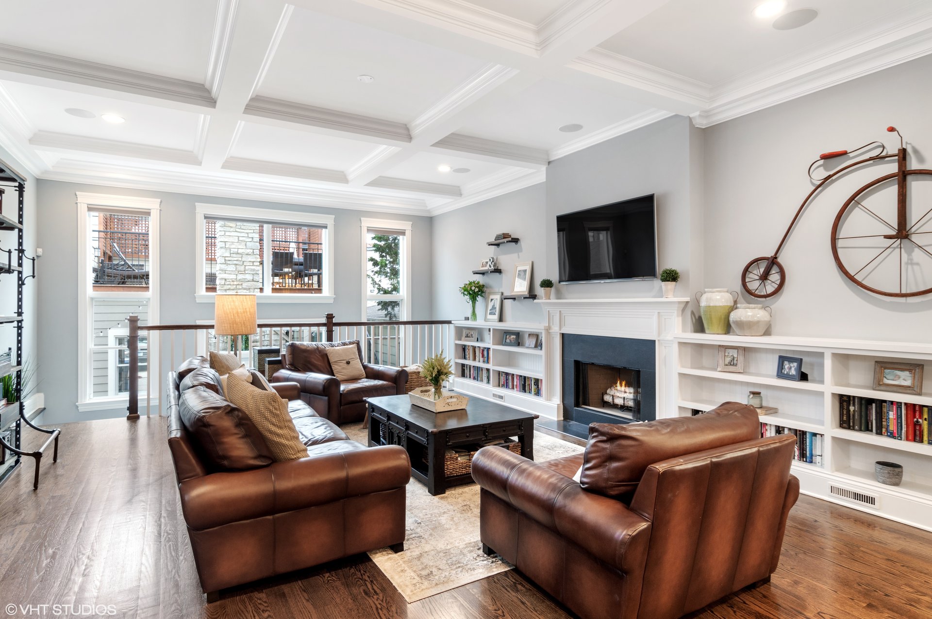 1928 W Fletcher St