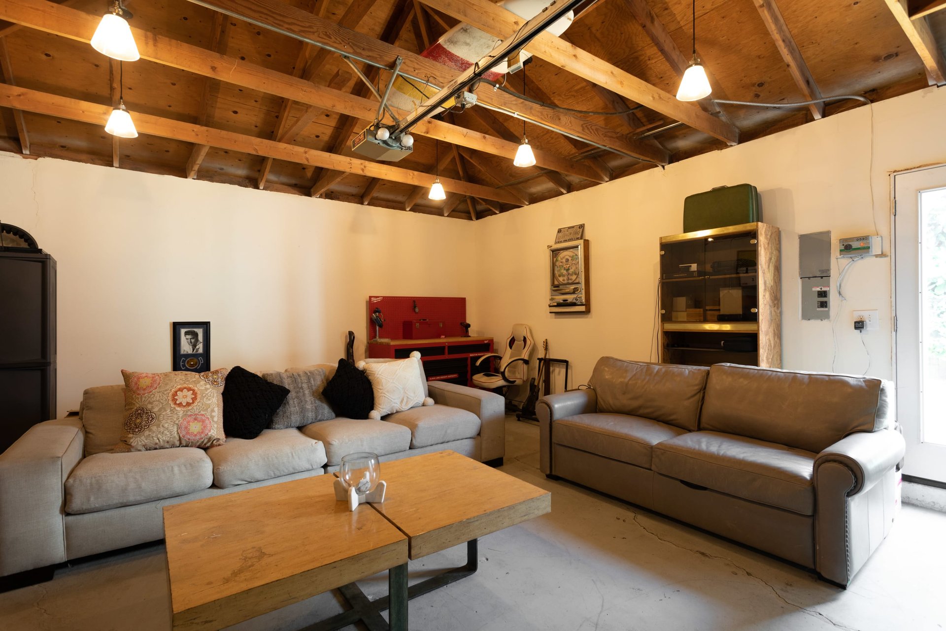 Tranquil Light-Soaked Artist’s Home in Mar Vista