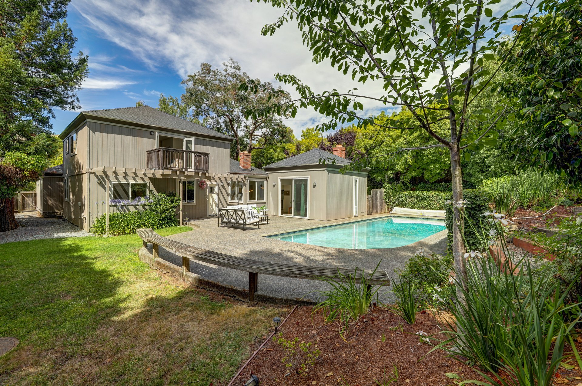 Private Reedlands Residence with a Pool 